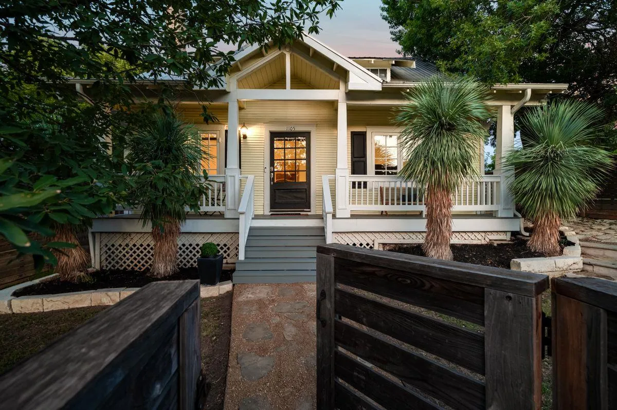 Photo 2 of 1105 TRAVIS HEIGHTS BLVD