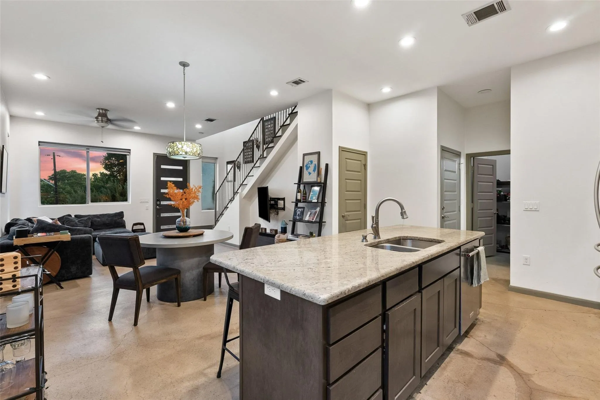 Photo 5 of 1158 RIDGEWAY DR #A