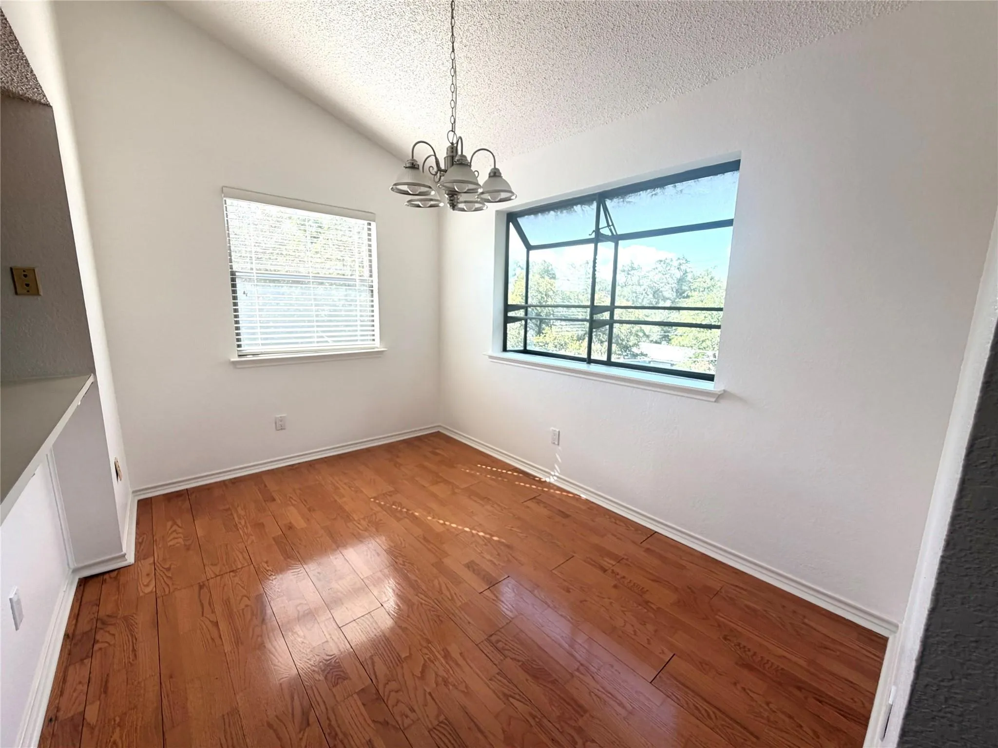 Photo 4 of 2508 W 12TH ST #304