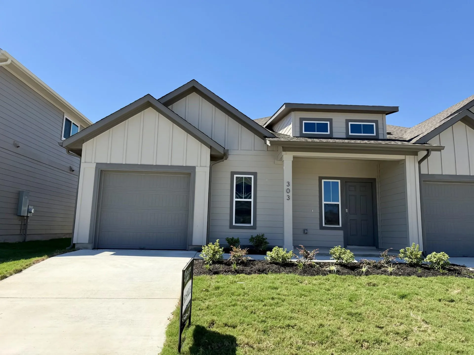 Photo of 303 BACKWOOD PASS, Taylor, TX, 76574
