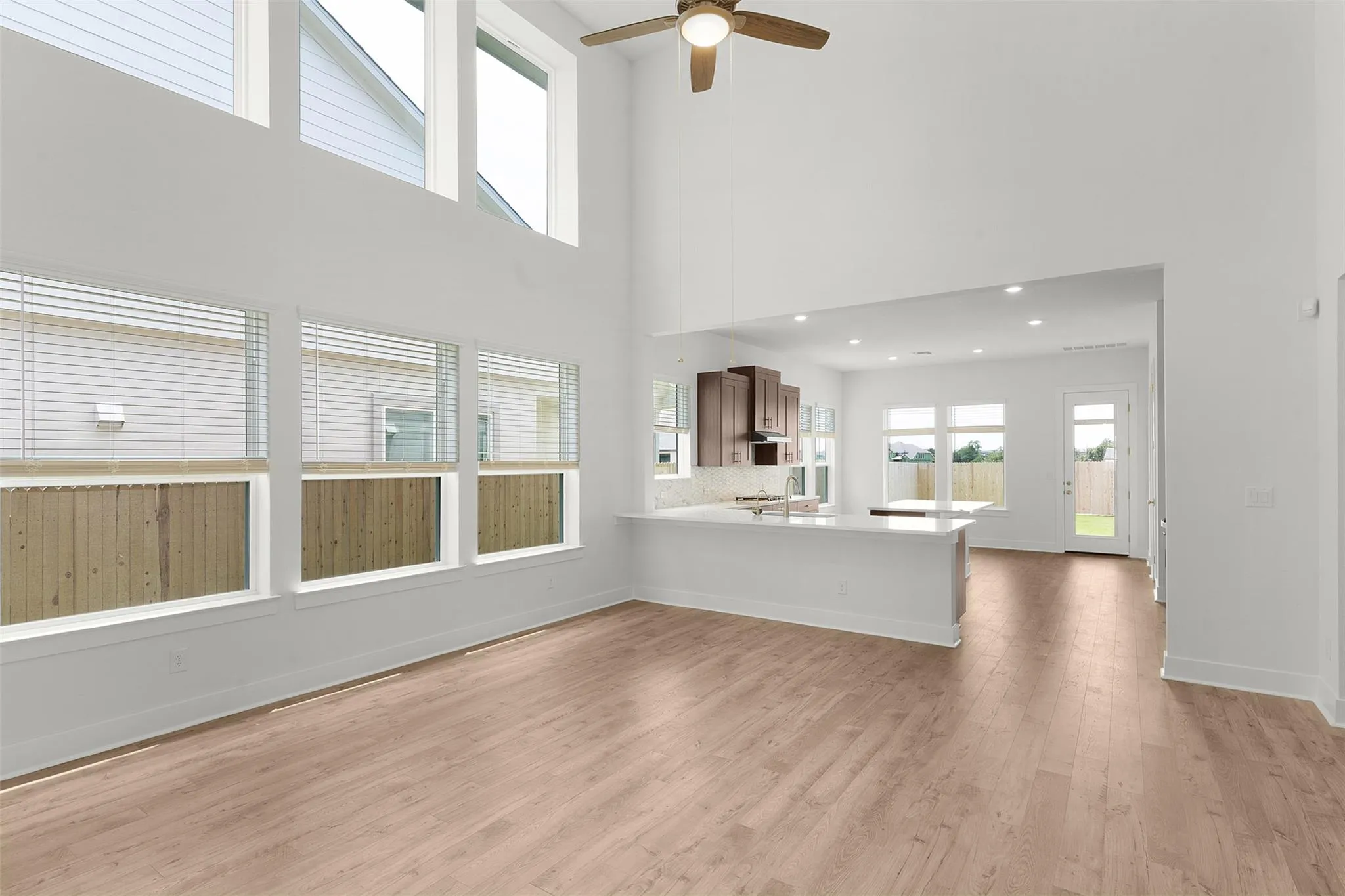 Photo 5 of 213 MONTECIDO DR