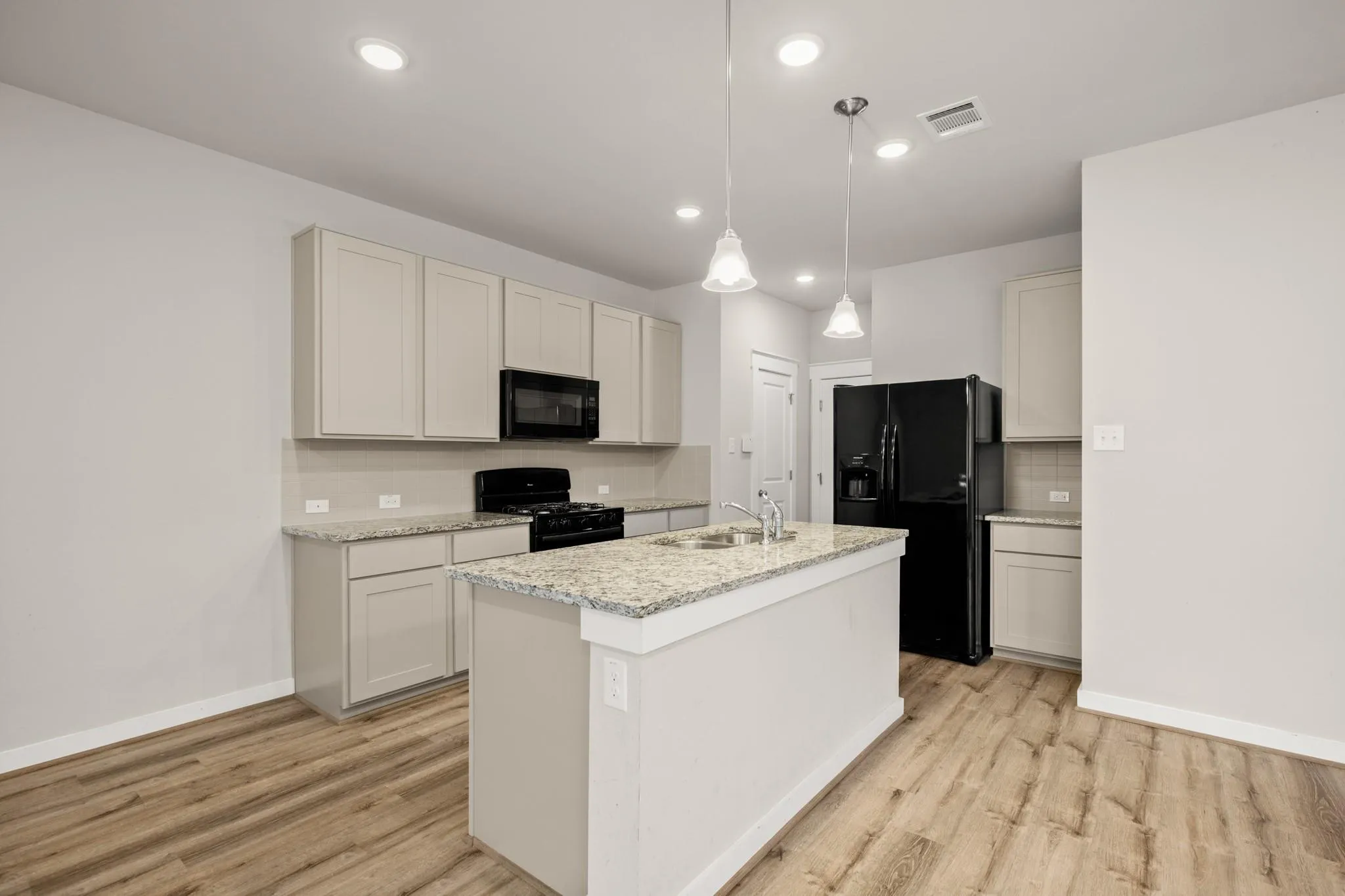 Photo 5 of 602 CATERPILLAR ST #C