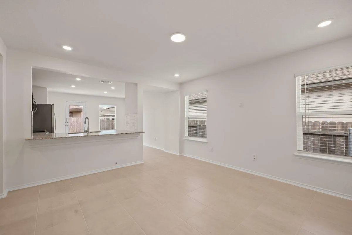 Photo 5 of 284 FEATHERS ST