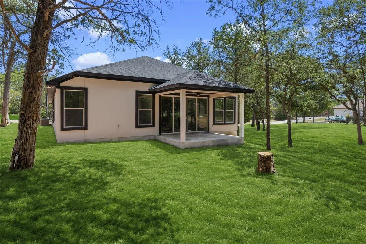 Photo 5 of 112 N POHAKEA DR