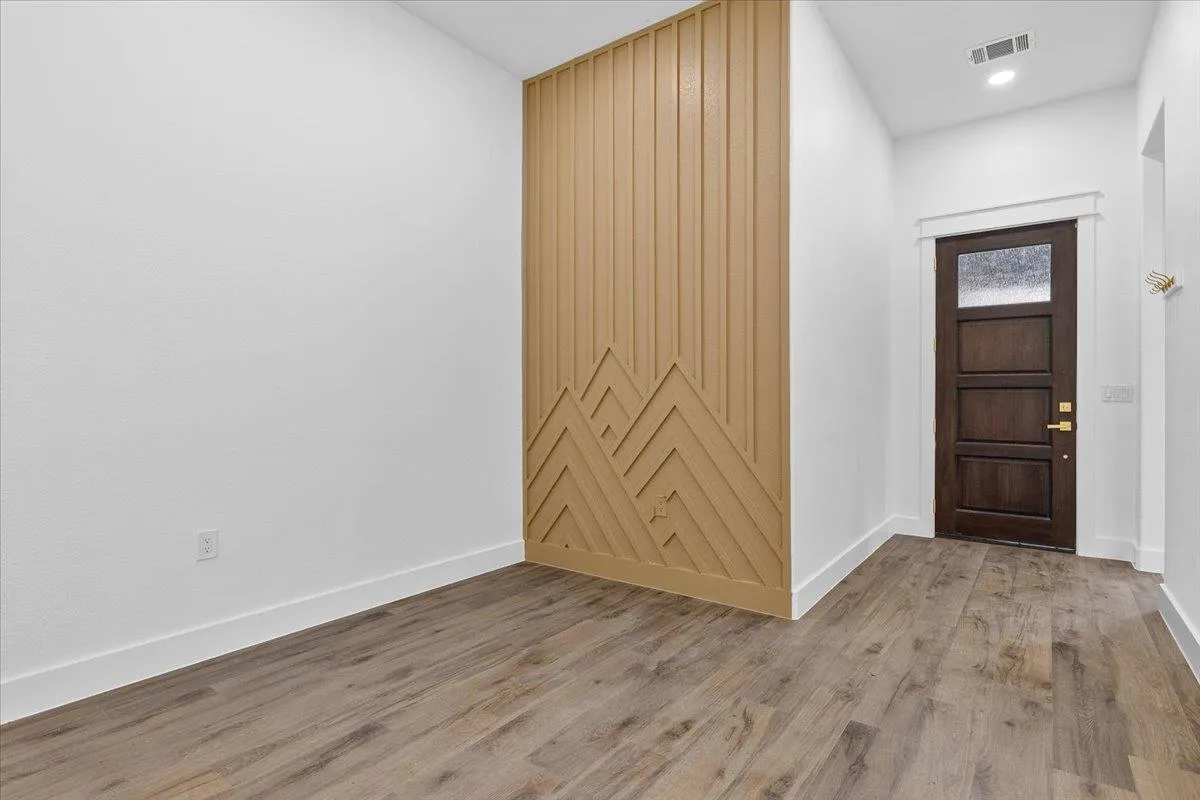 Photo 5 of 116 N POHAKEA DR