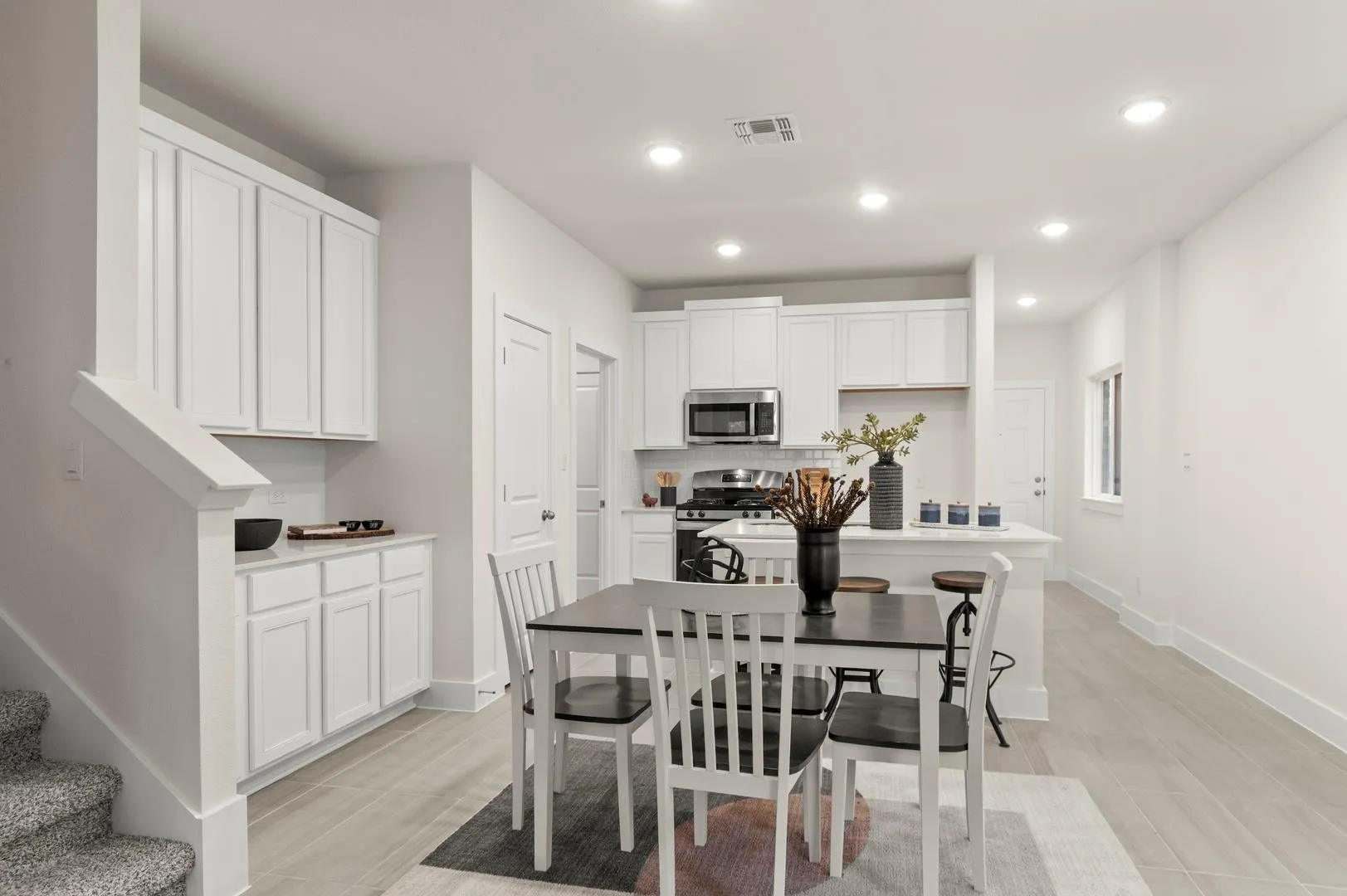 Photo 4 of 803 WHITE STEPPE WAY