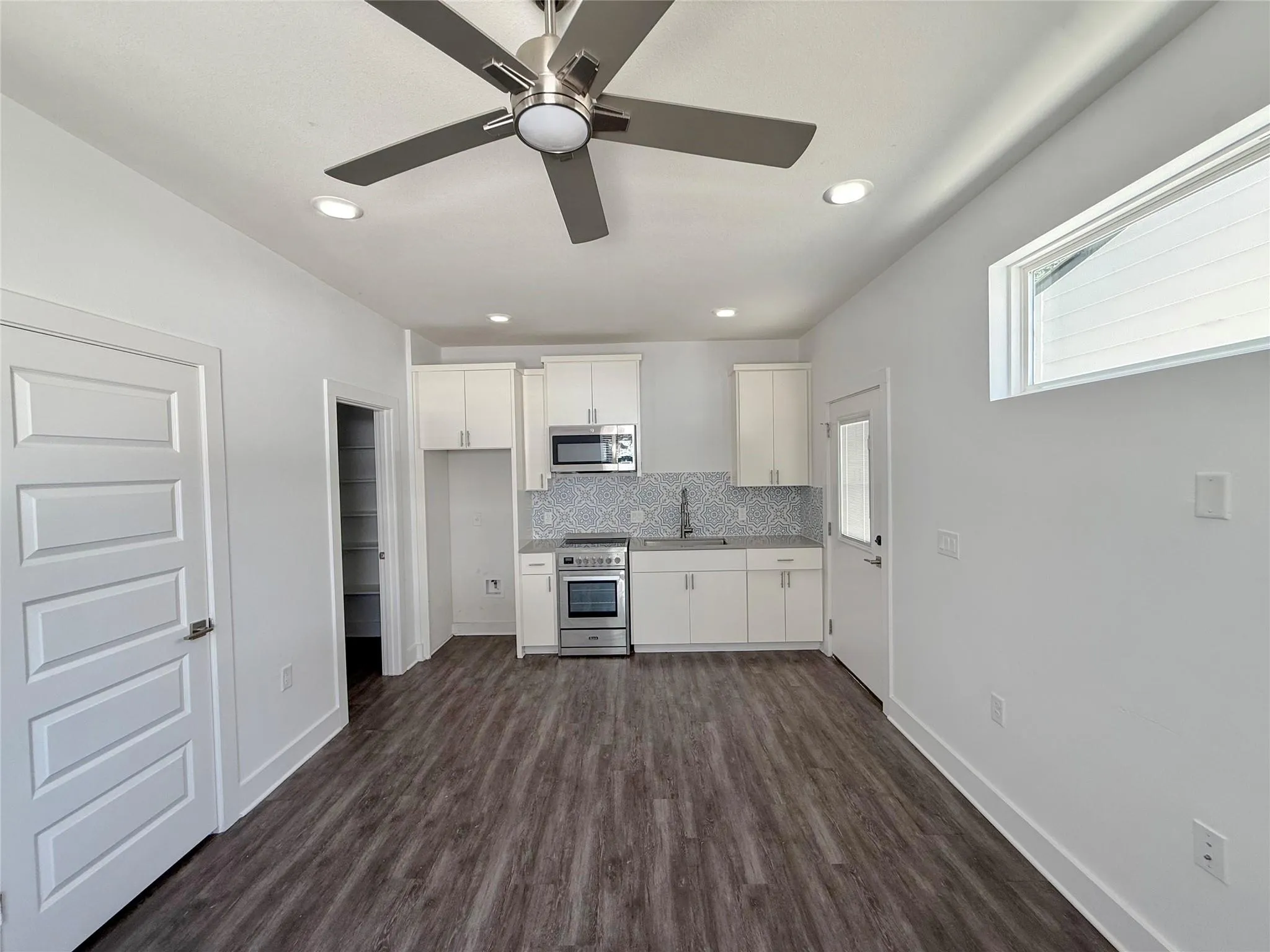Photo 3 of 6406 FELIX AVE #2