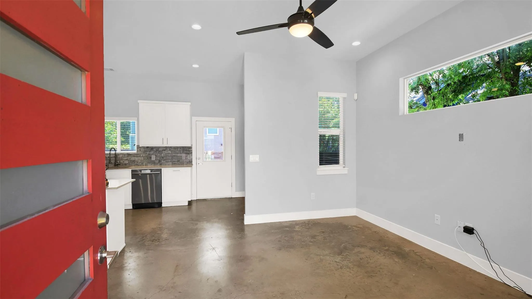 Photo 3 of 6902 CARVER AVE #A