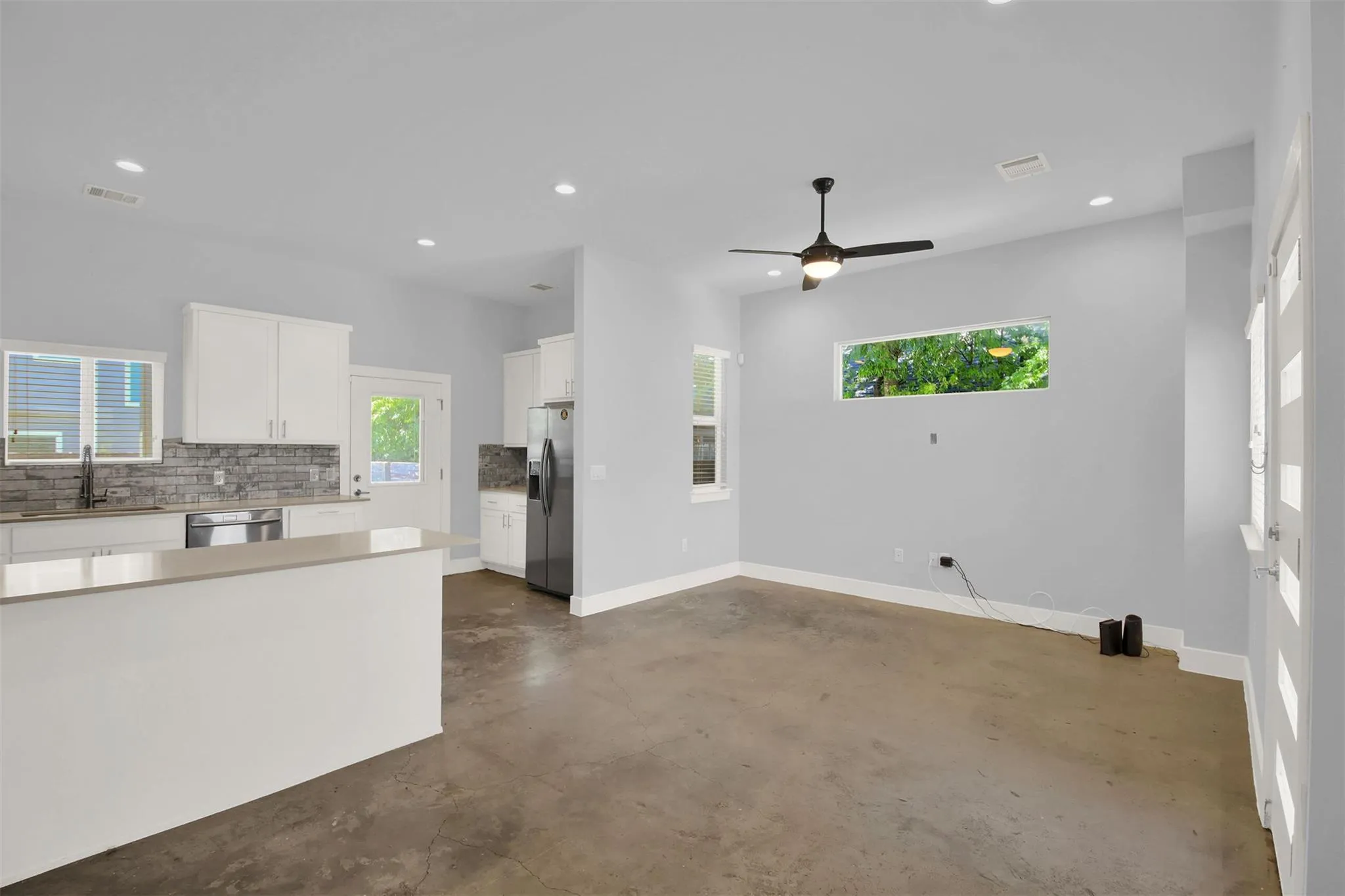 Photo 4 of 6902 CARVER AVE #A