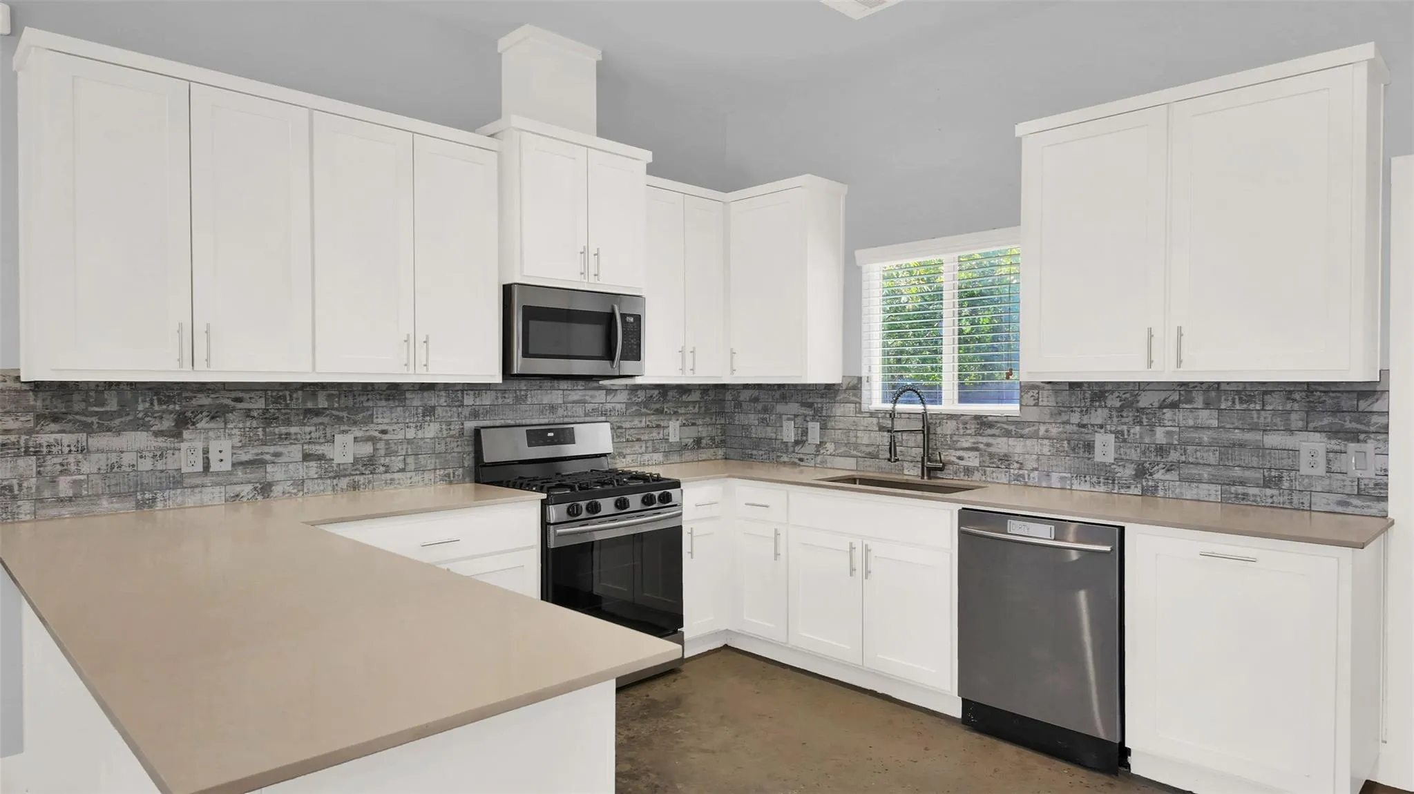 Photo 5 of 6902 CARVER AVE #A