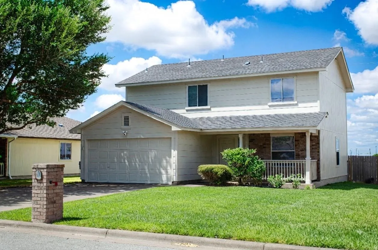 Photo of 2805 TYLER LN, Taylor, TX, 76574