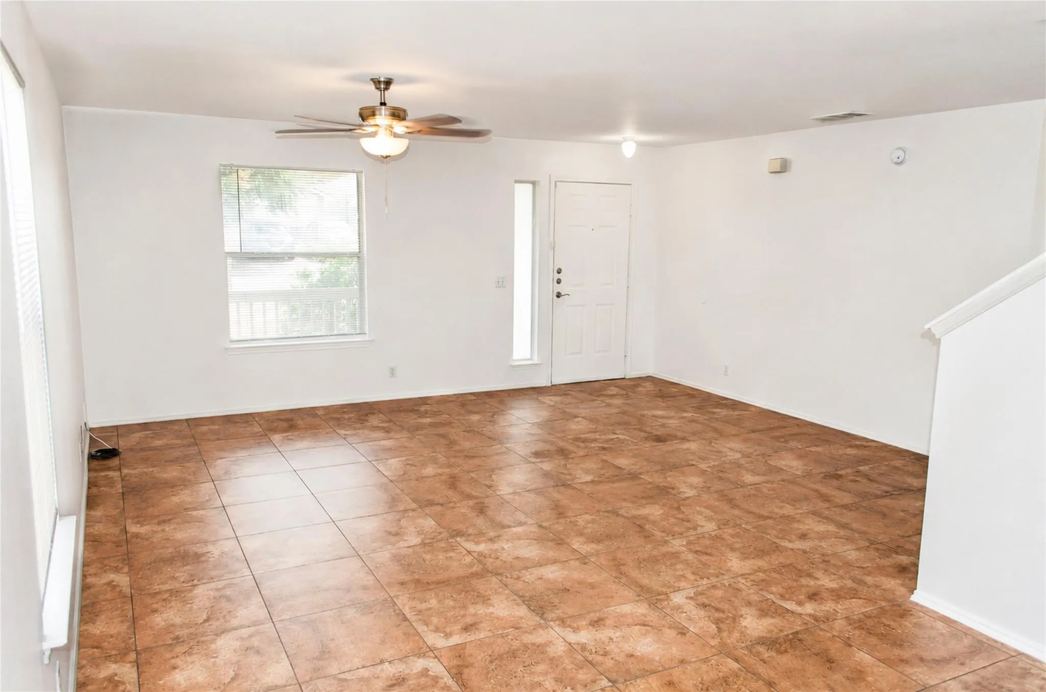 Photo 4 of 2805 TYLER LN