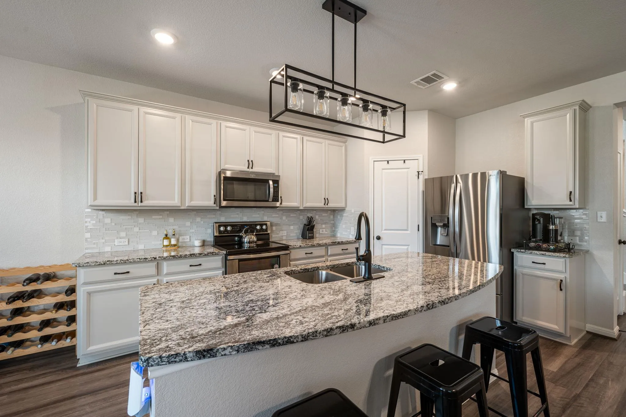 Photo 5 of 18921 SCORIA DR