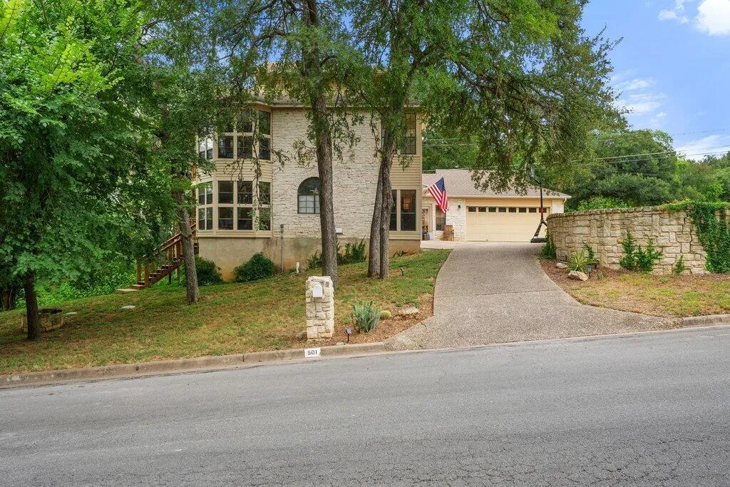 Photo 4 of 501 WESTBROOK DR