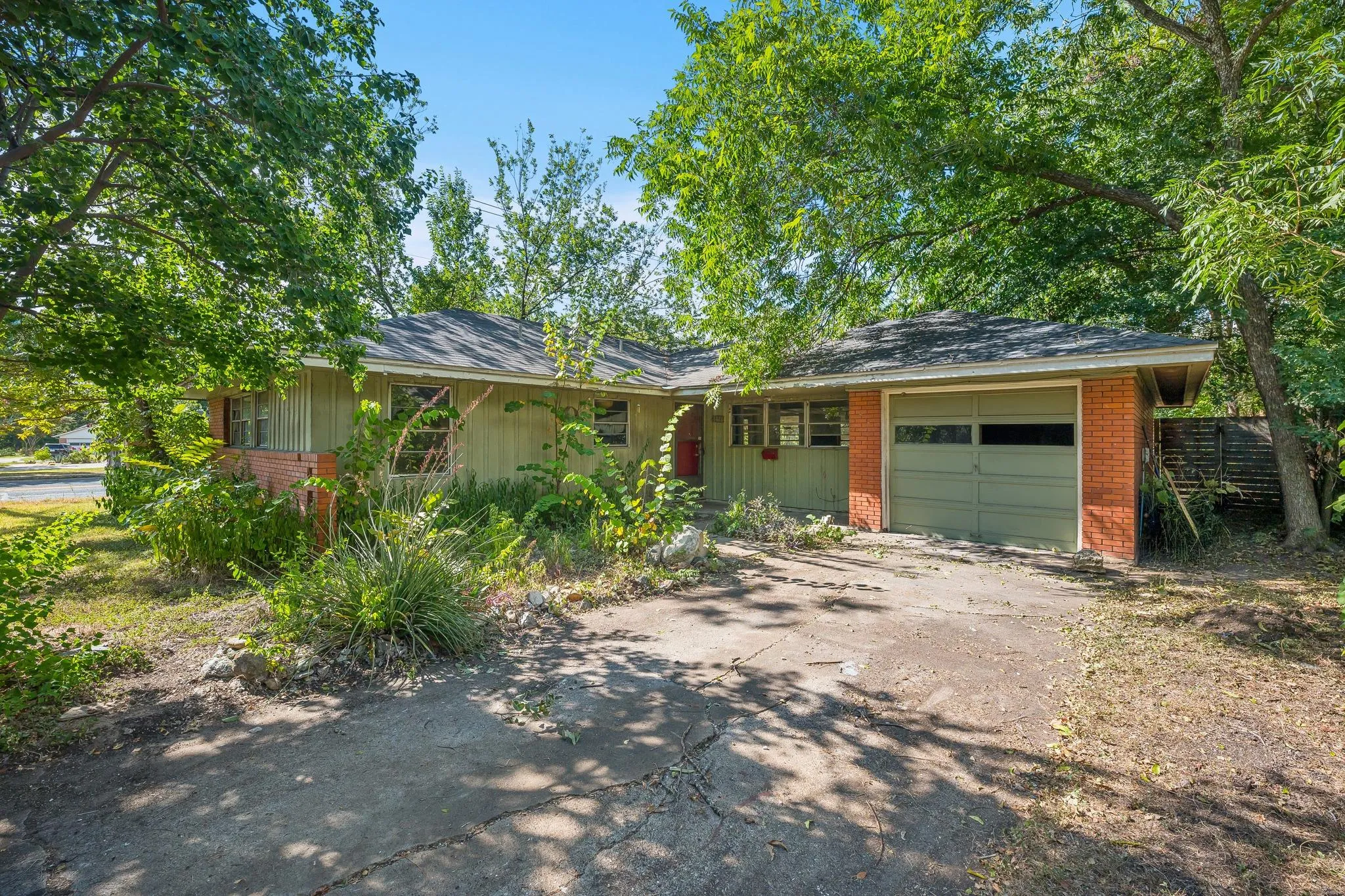 Photo of 1613 LARKWOOD DR, Austin, TX, 78723