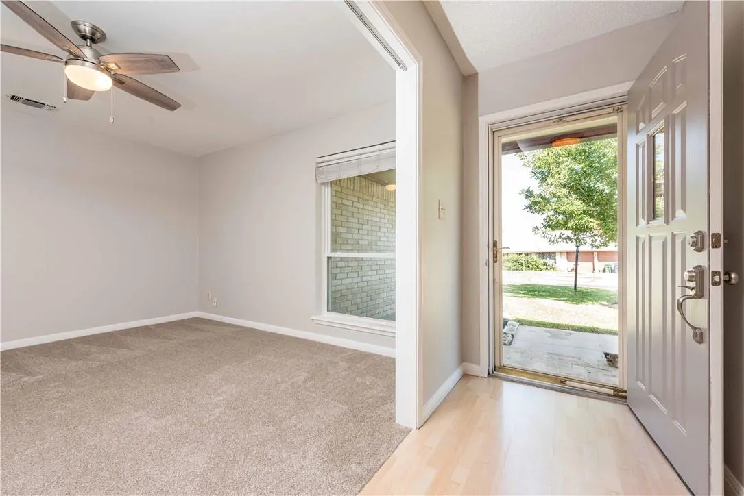 Photo 3 of 5505 PENDLETON LN