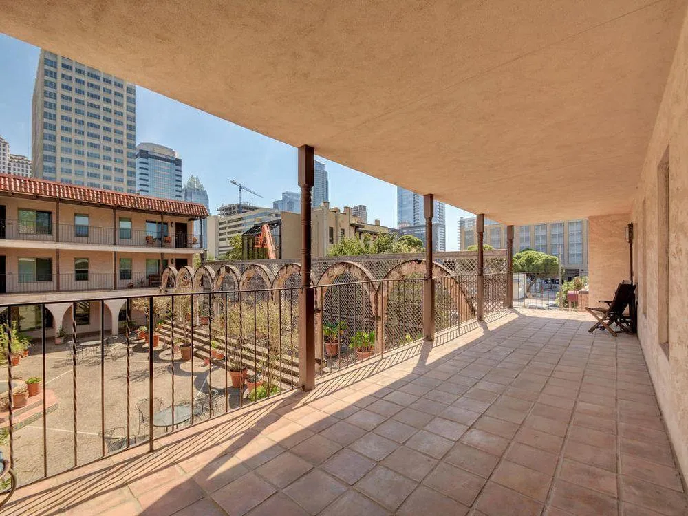 Photo 4 of 505 W 7TH ST #202