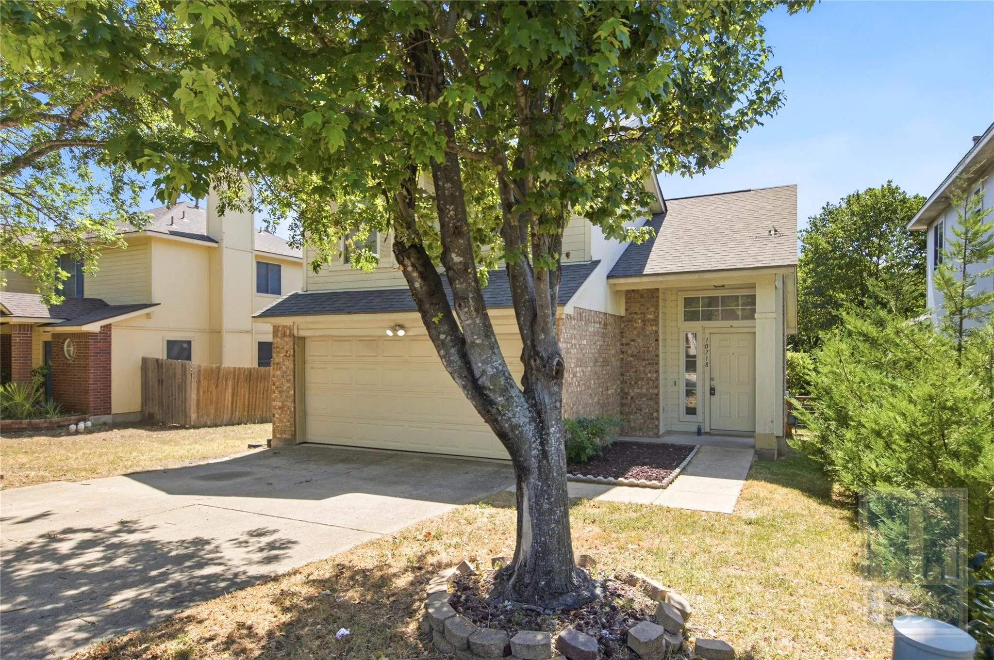 Photo 2 of 10718 CLAYWOOD DR