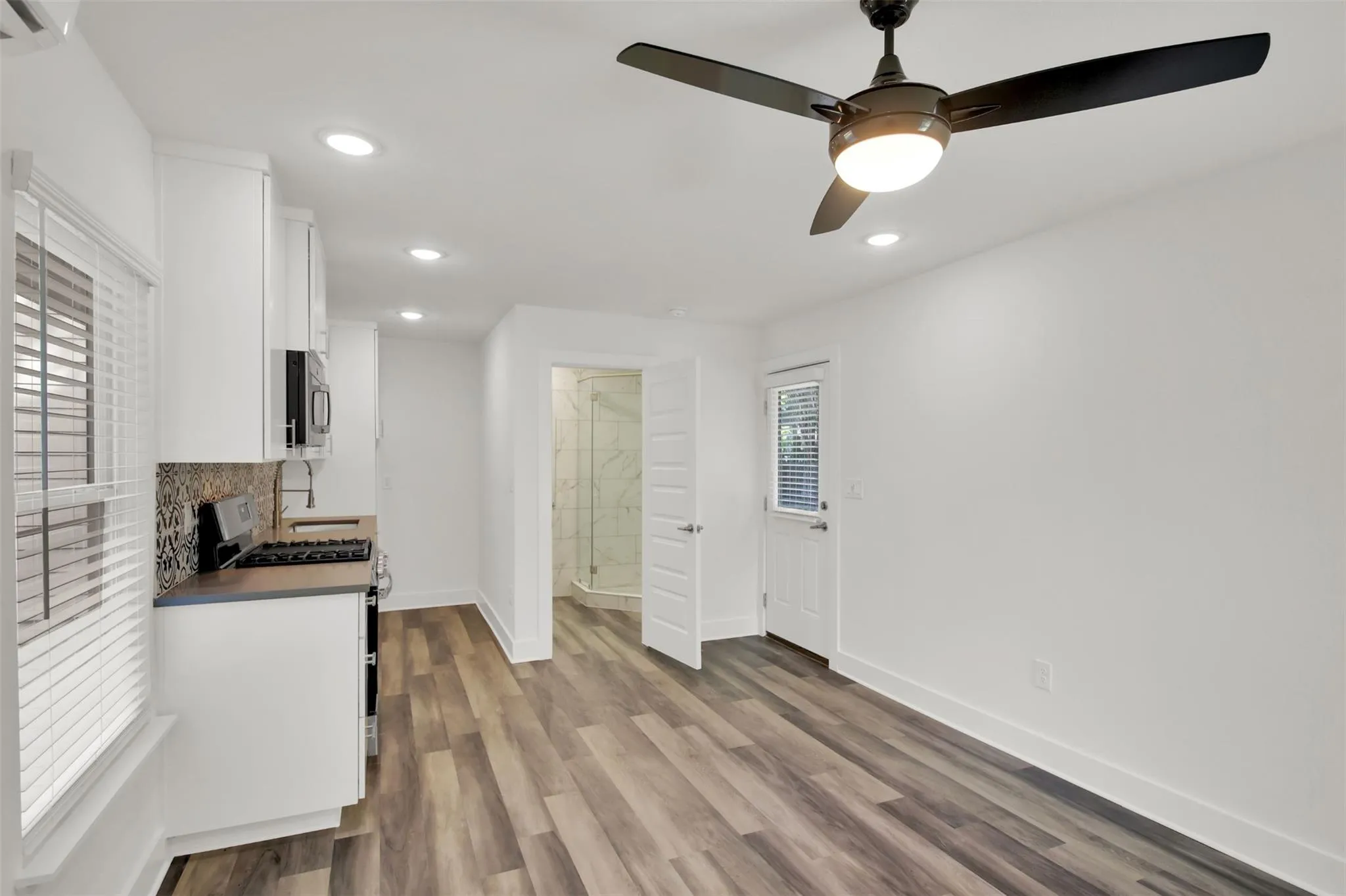 Photo 5 of 2101 BENWICK CIR #B