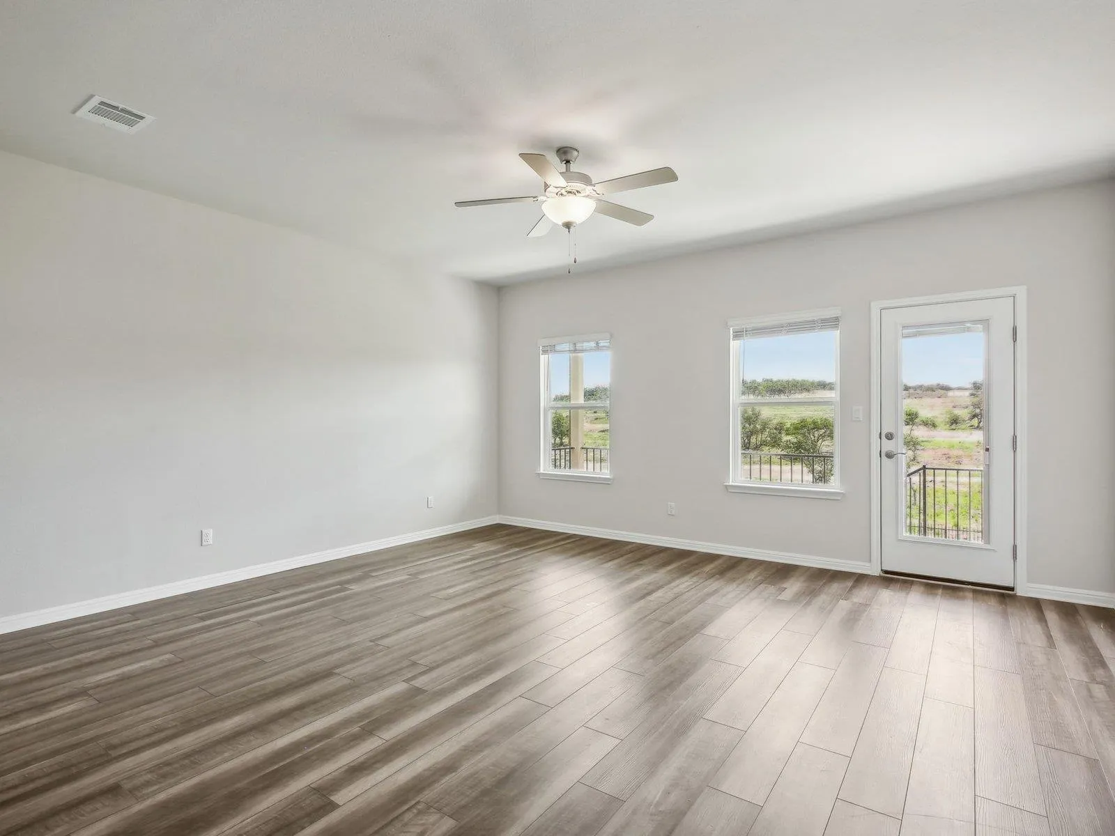 Photo 4 of 120 WOODBROOK DR