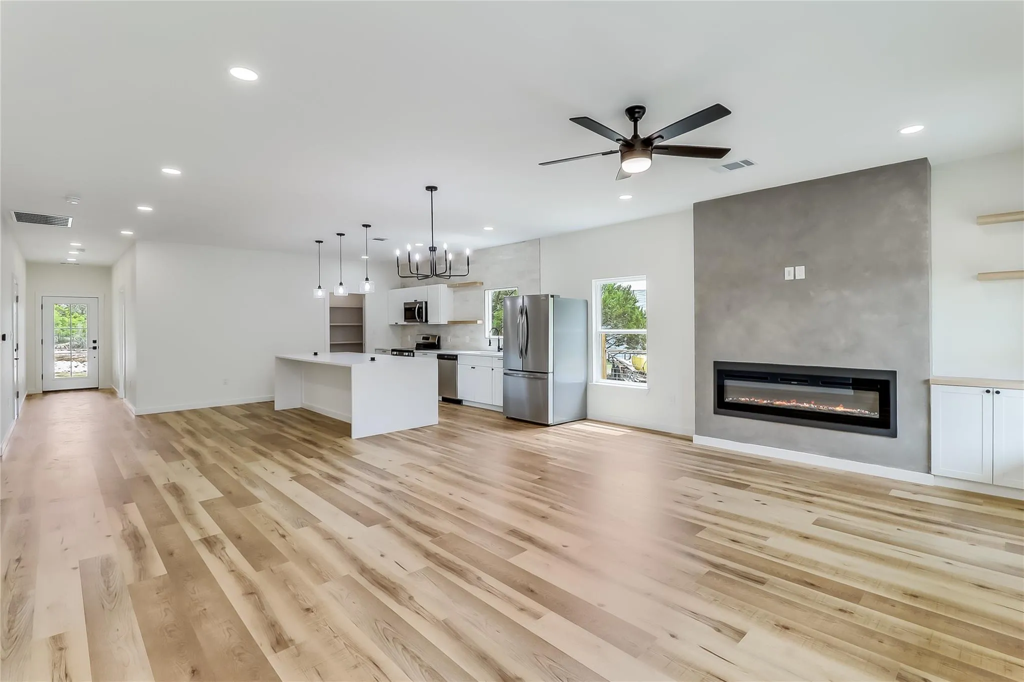 Photo 4 of 21415 HIGHLAND LAKE DR