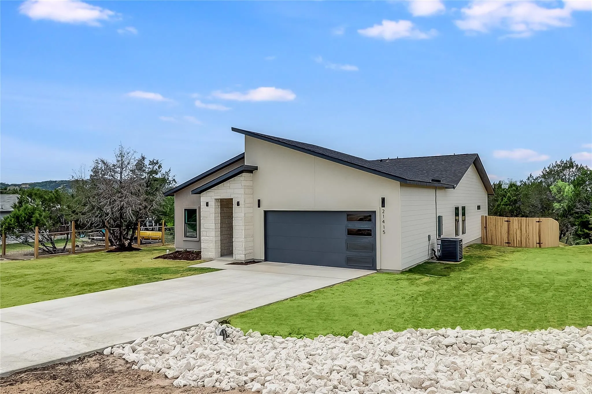 Photo 2 of 21415 HIGHLAND LAKE DR