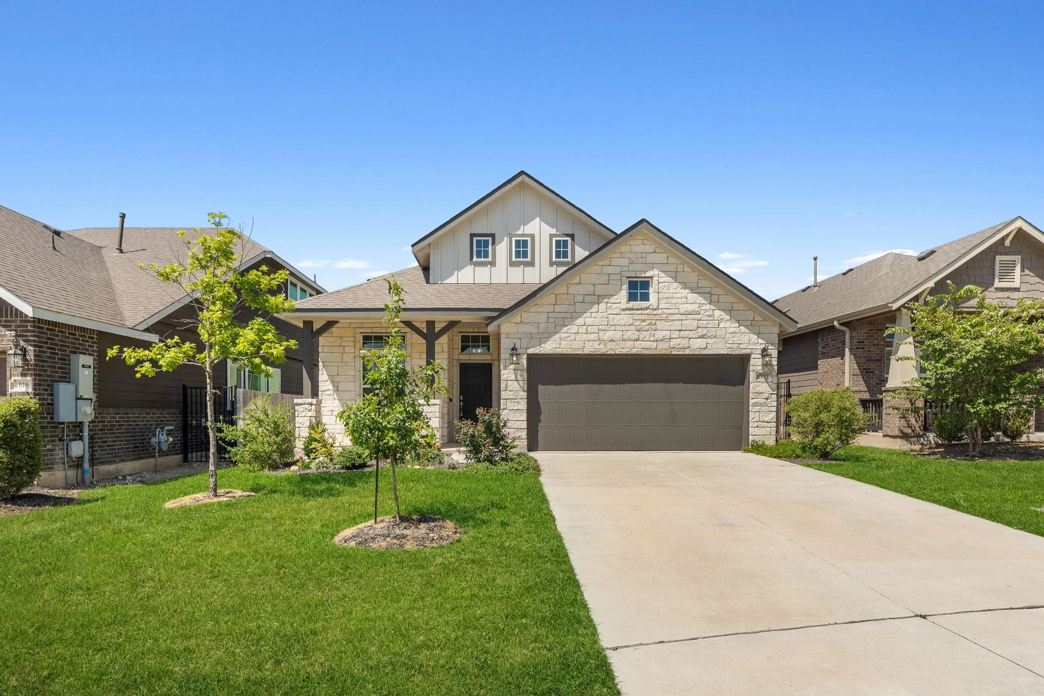 Photo 2 of 612 SATURNIA DR