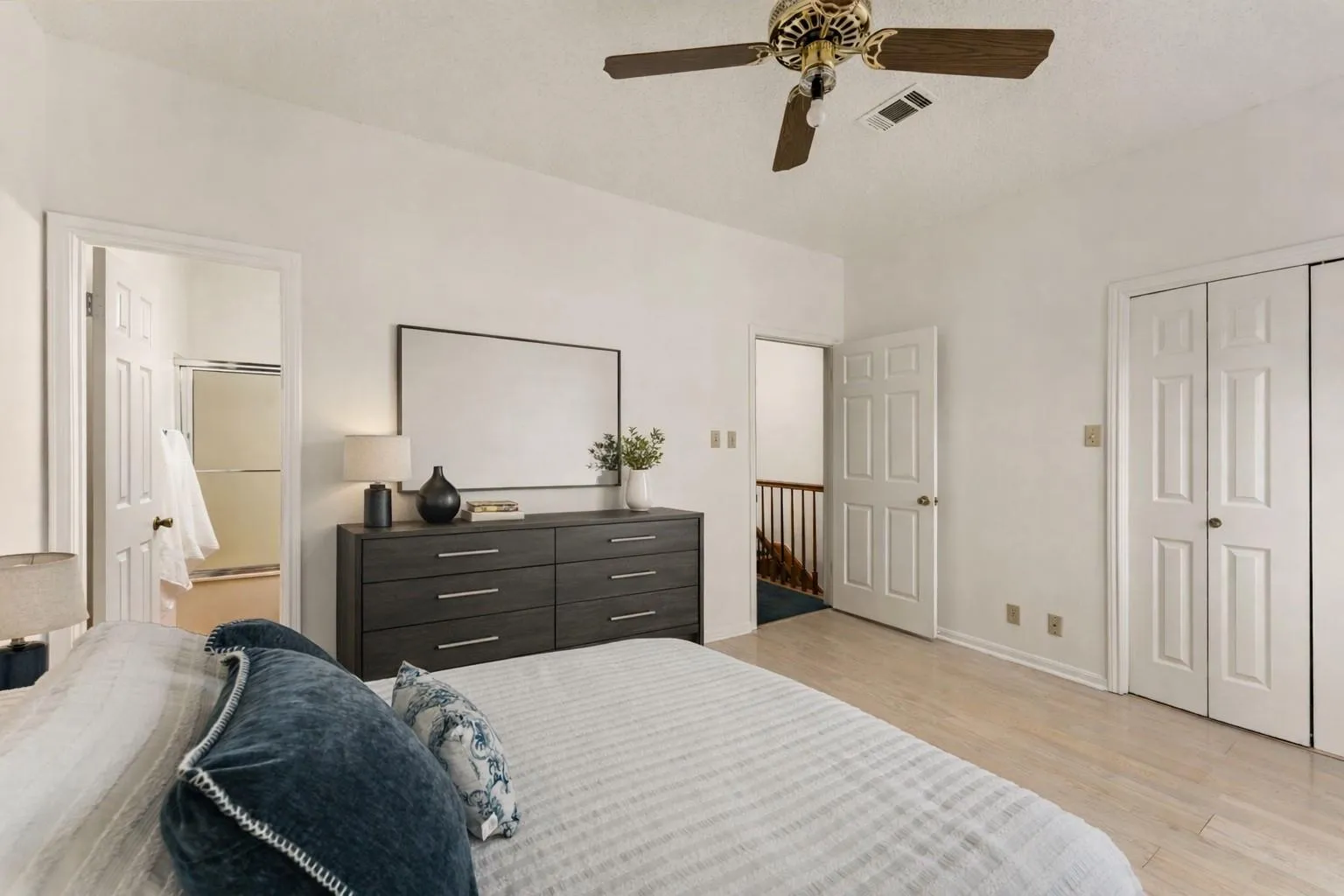 Photo 2 of 1307 KINNEY AVE #124