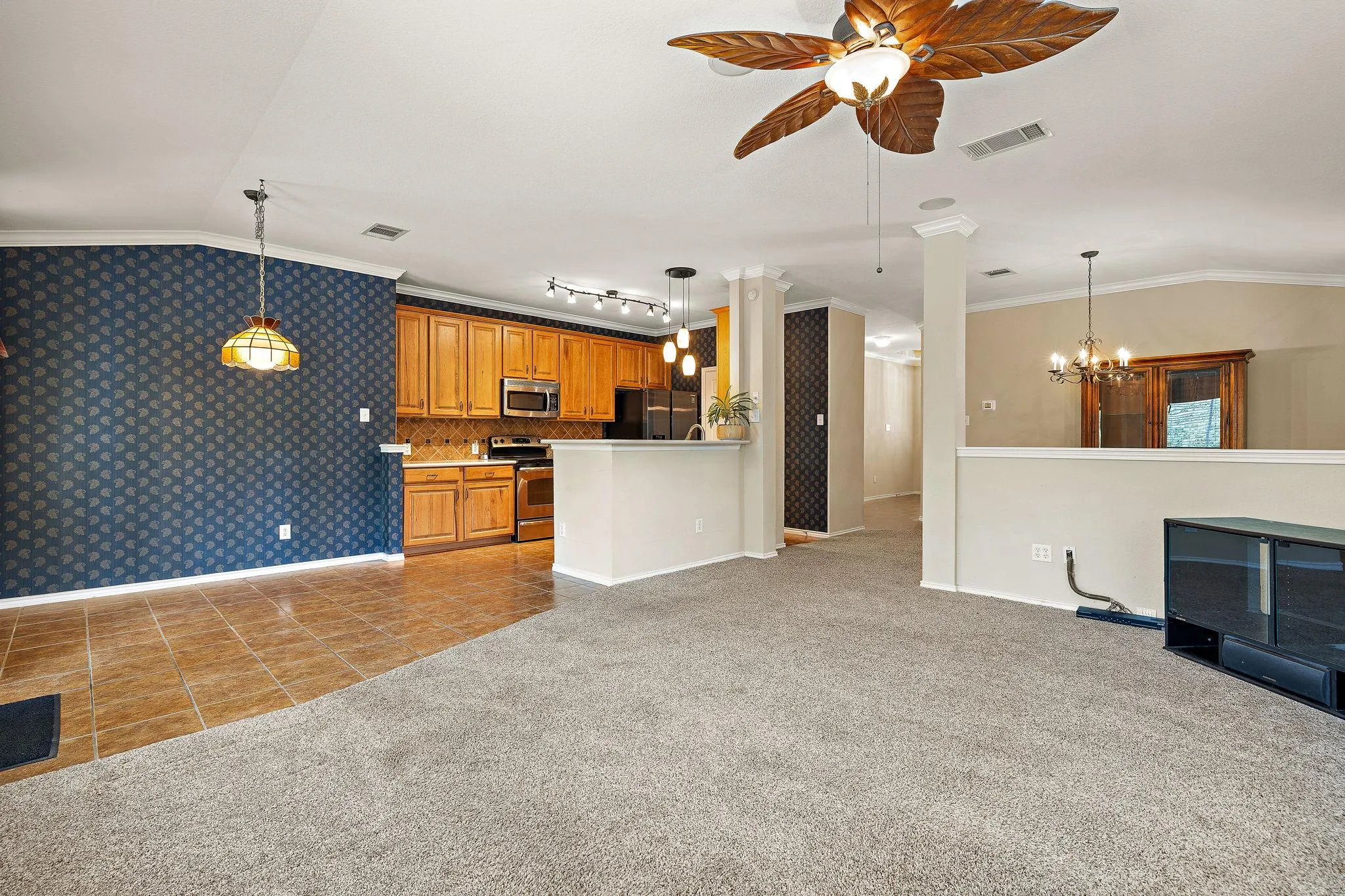 Photo 4 of 1105 SOUTH BROOK DR