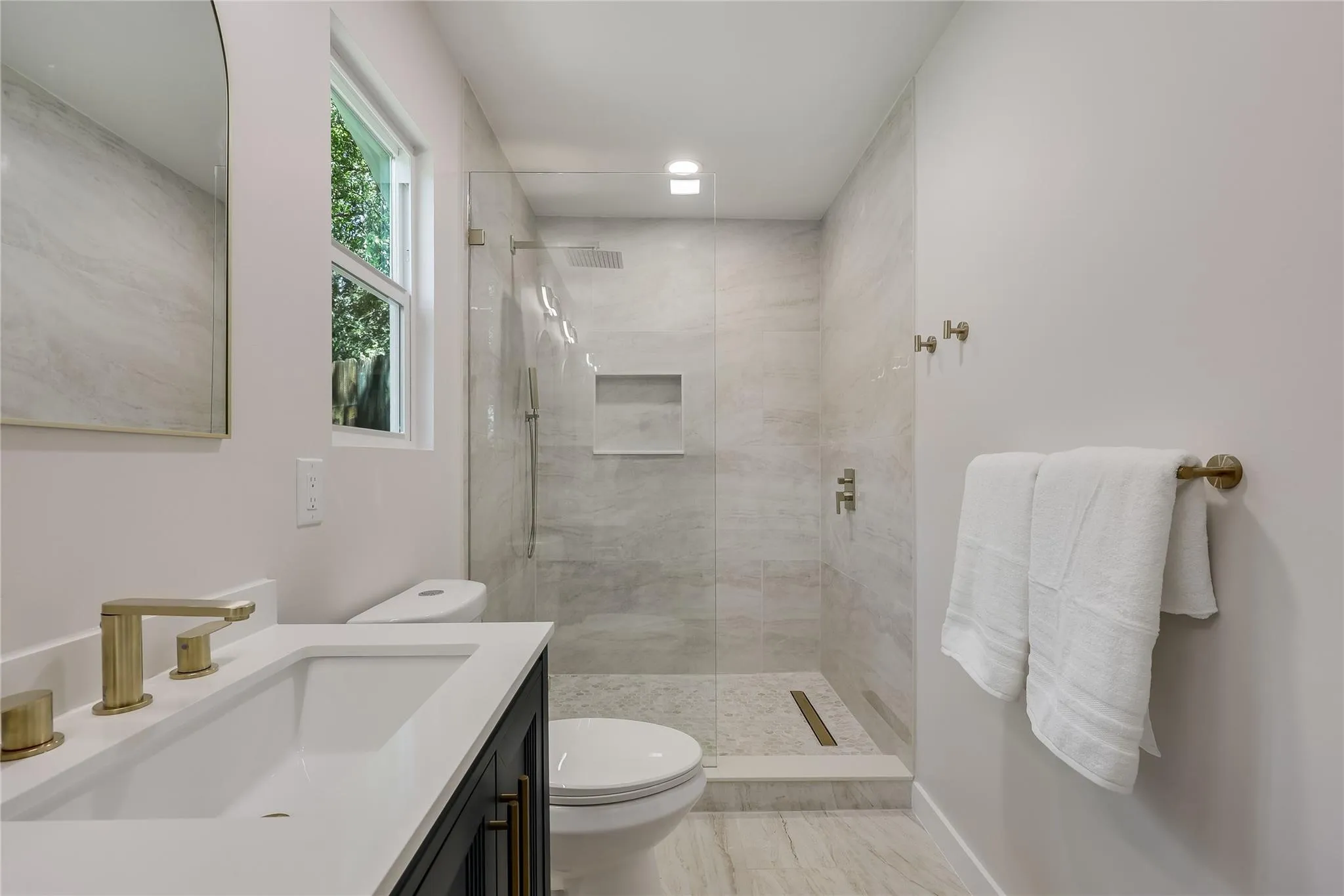Photo 4 of 2333 ALDFORD DR