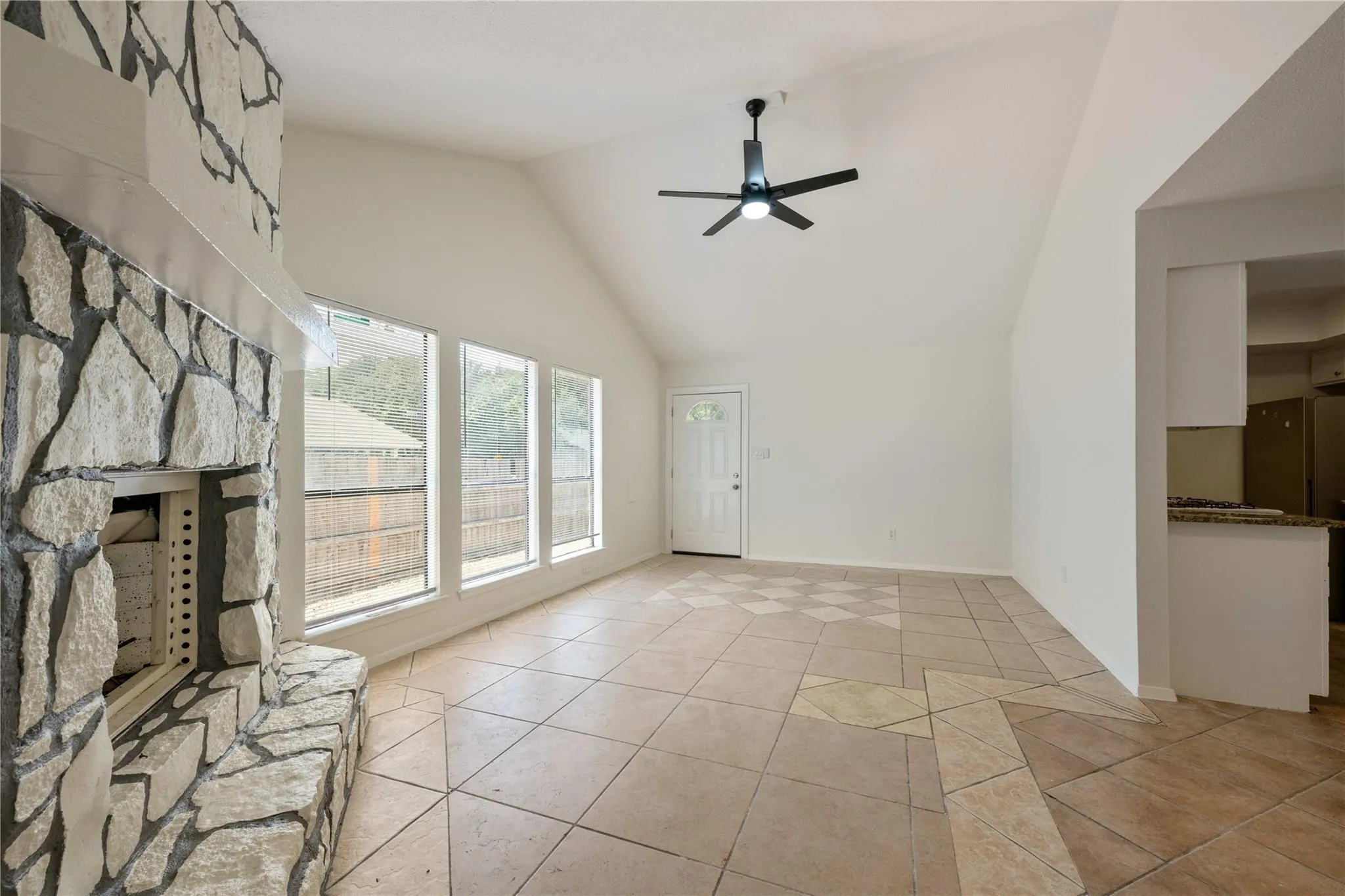 Photo 4 of 9809 ABERDEEN WAY