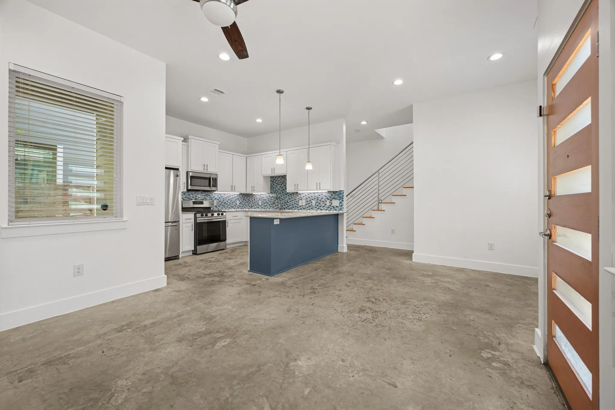 Photo 4 of 1003 VALDEZ ST #A