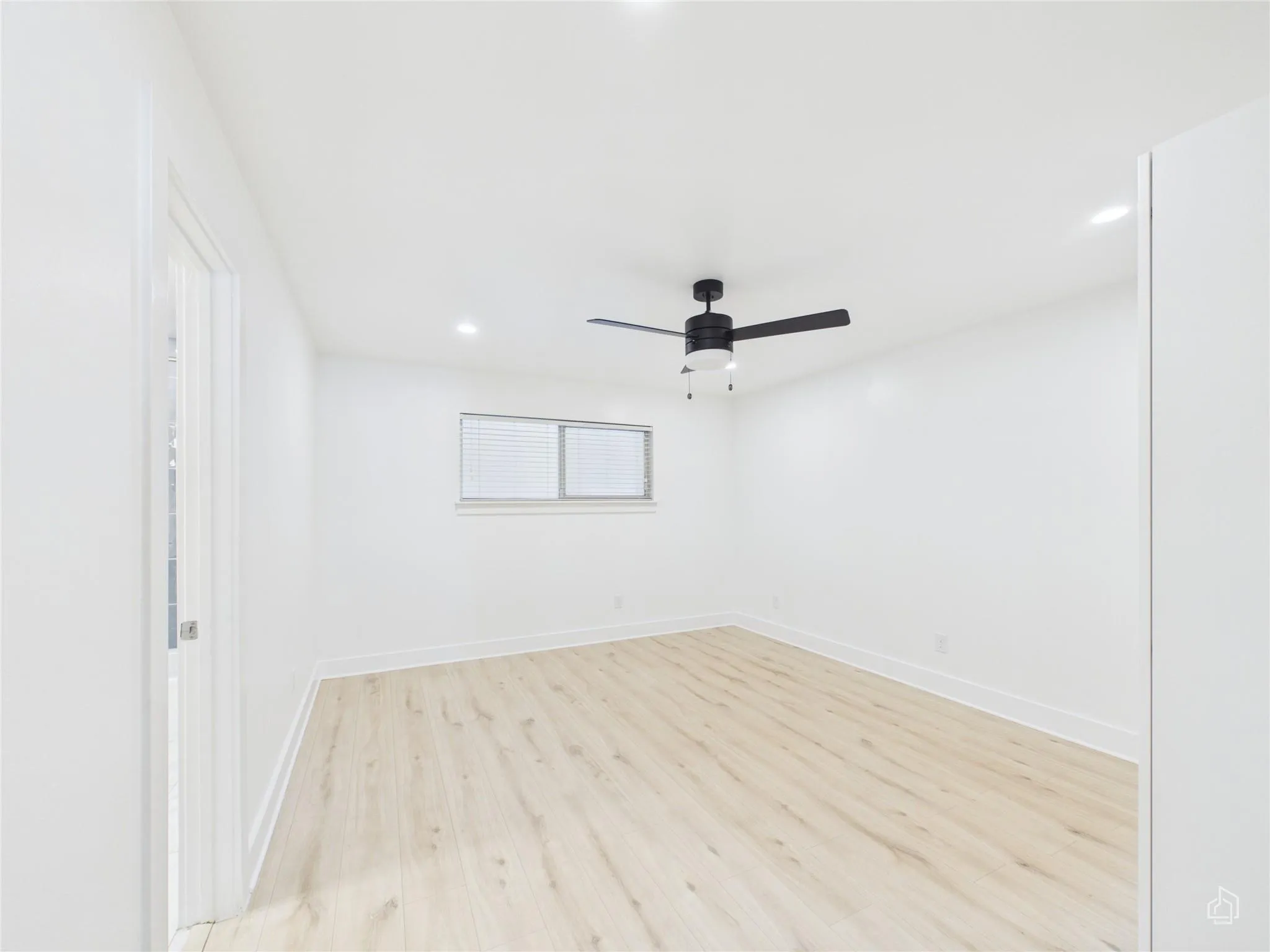 Photo 4 of 1208 ENFIELD RD #105