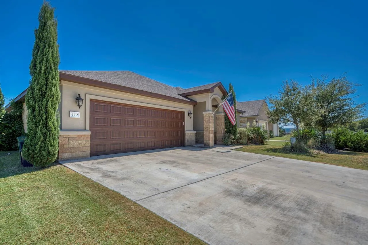 Photo of 412 JAKE DR, Jarrell, TX, 76537