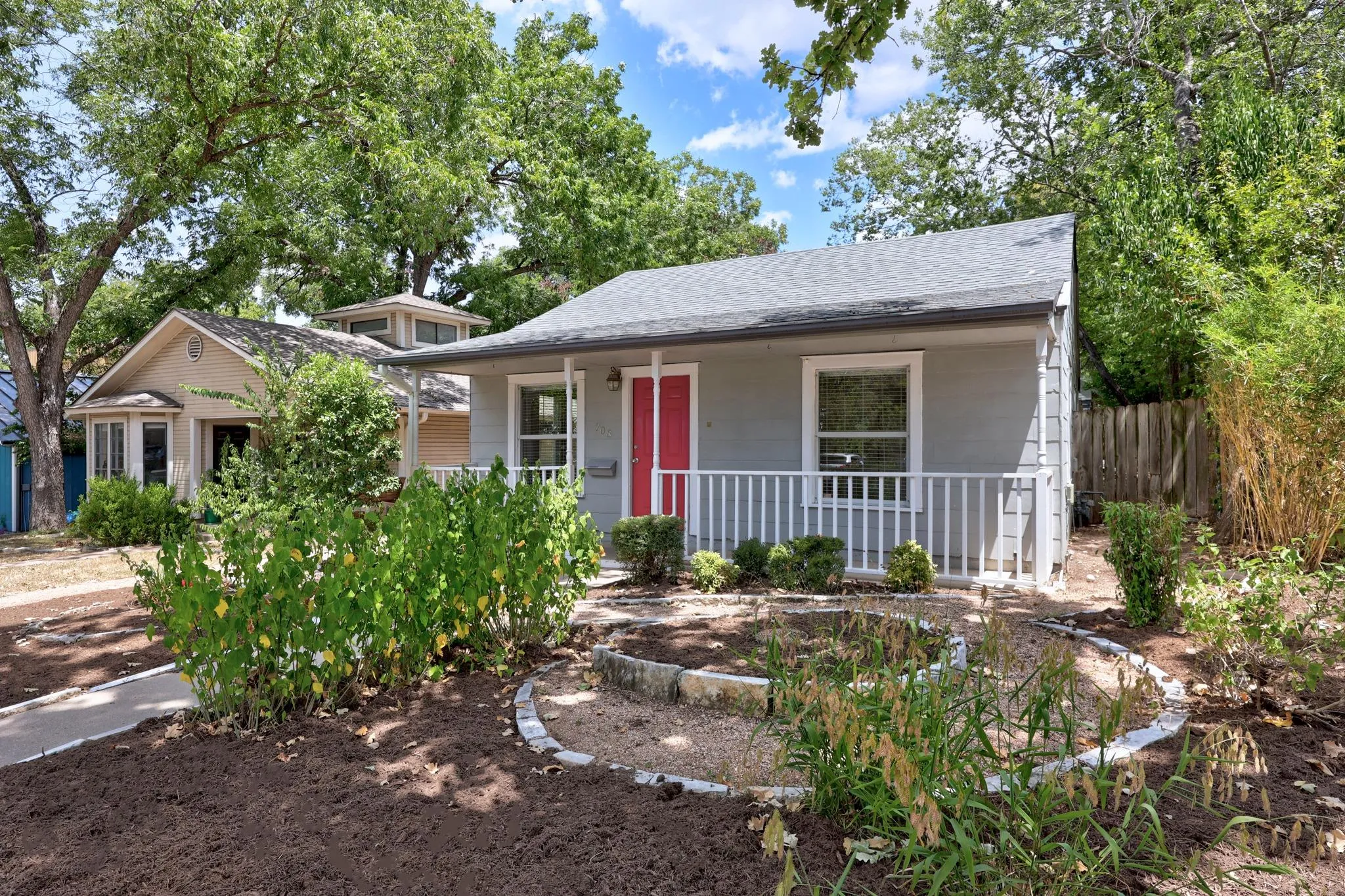 Photo 2 of 708 KEASBEY ST