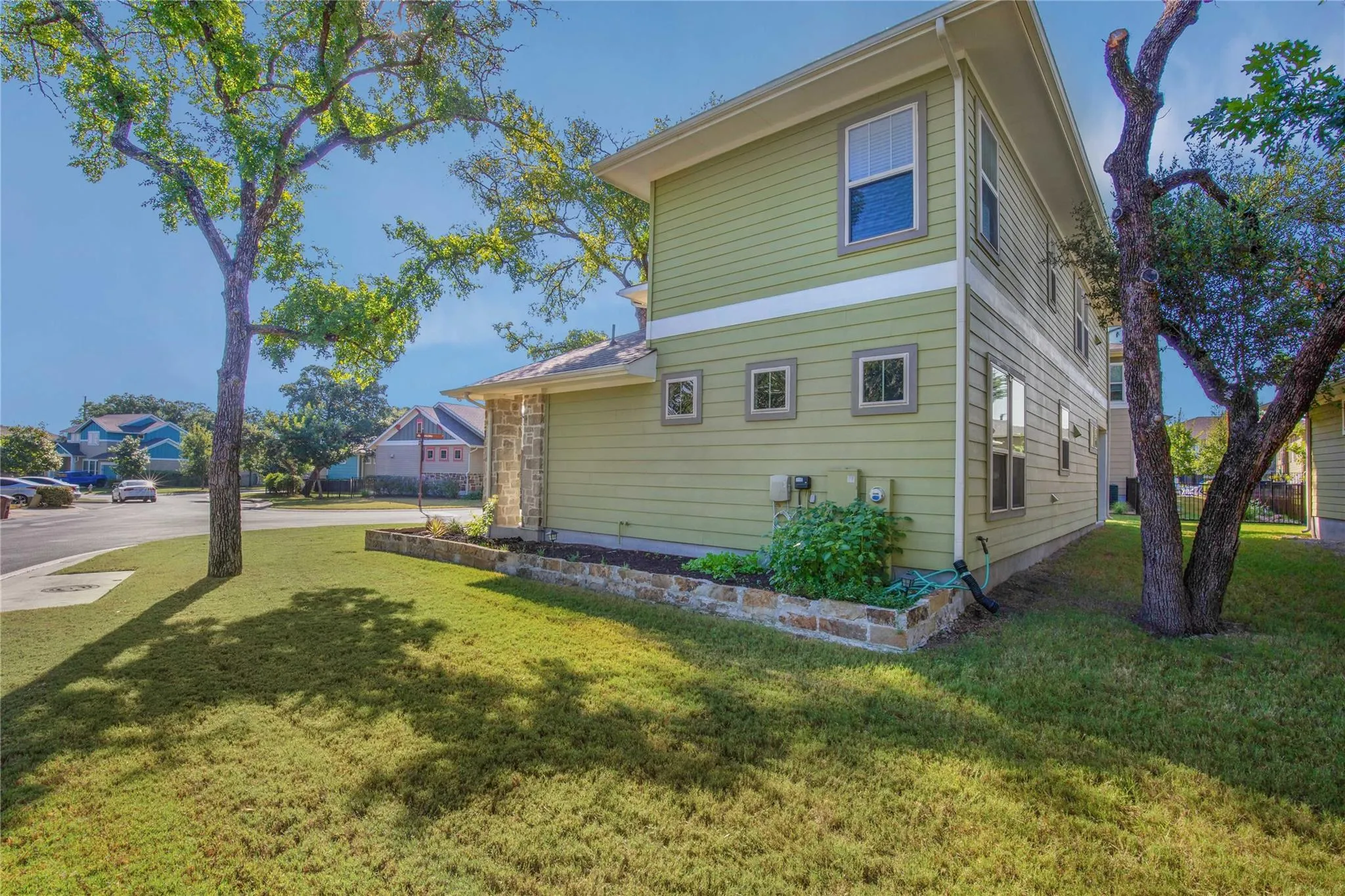 Photo 3 of 10906 BRAZORIA LN #87