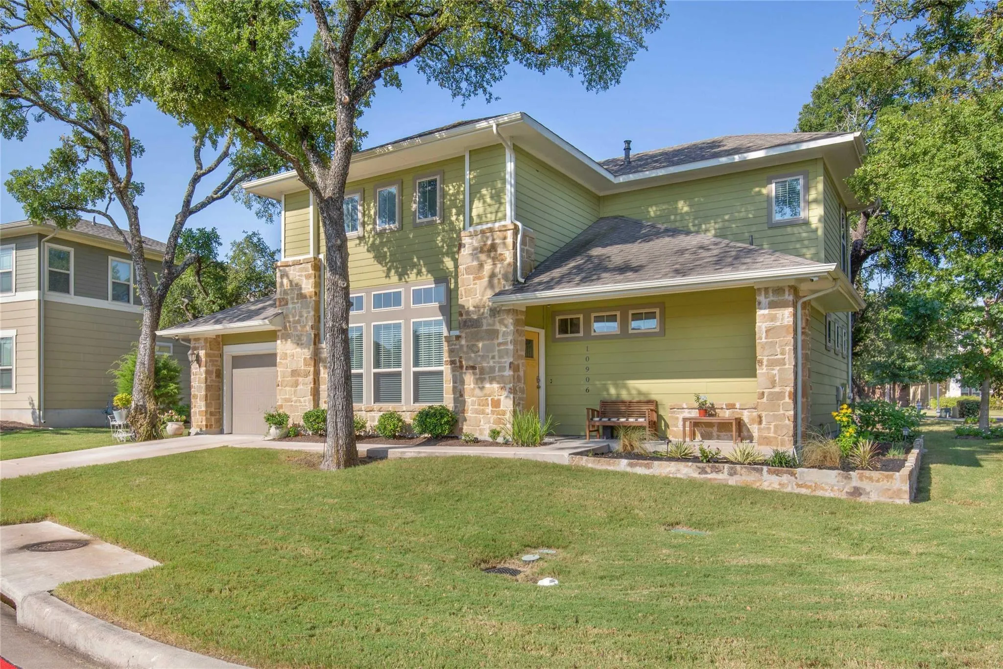Photo 2 of 10906 BRAZORIA LN #87