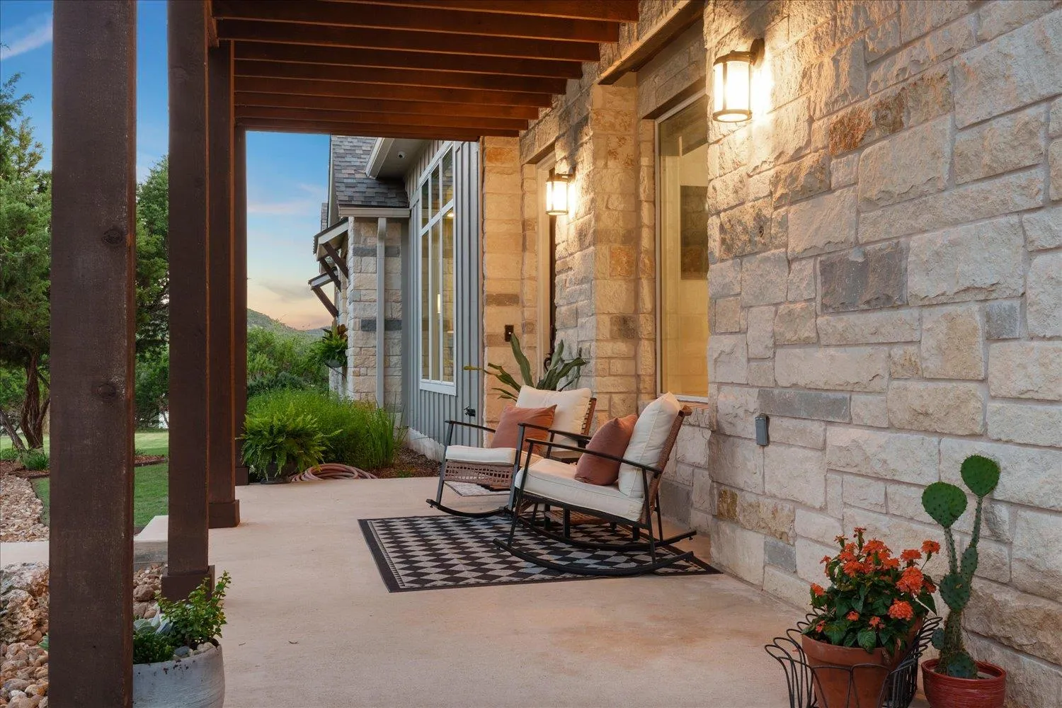 Photo 4 of 625B LAS COLINAS DR