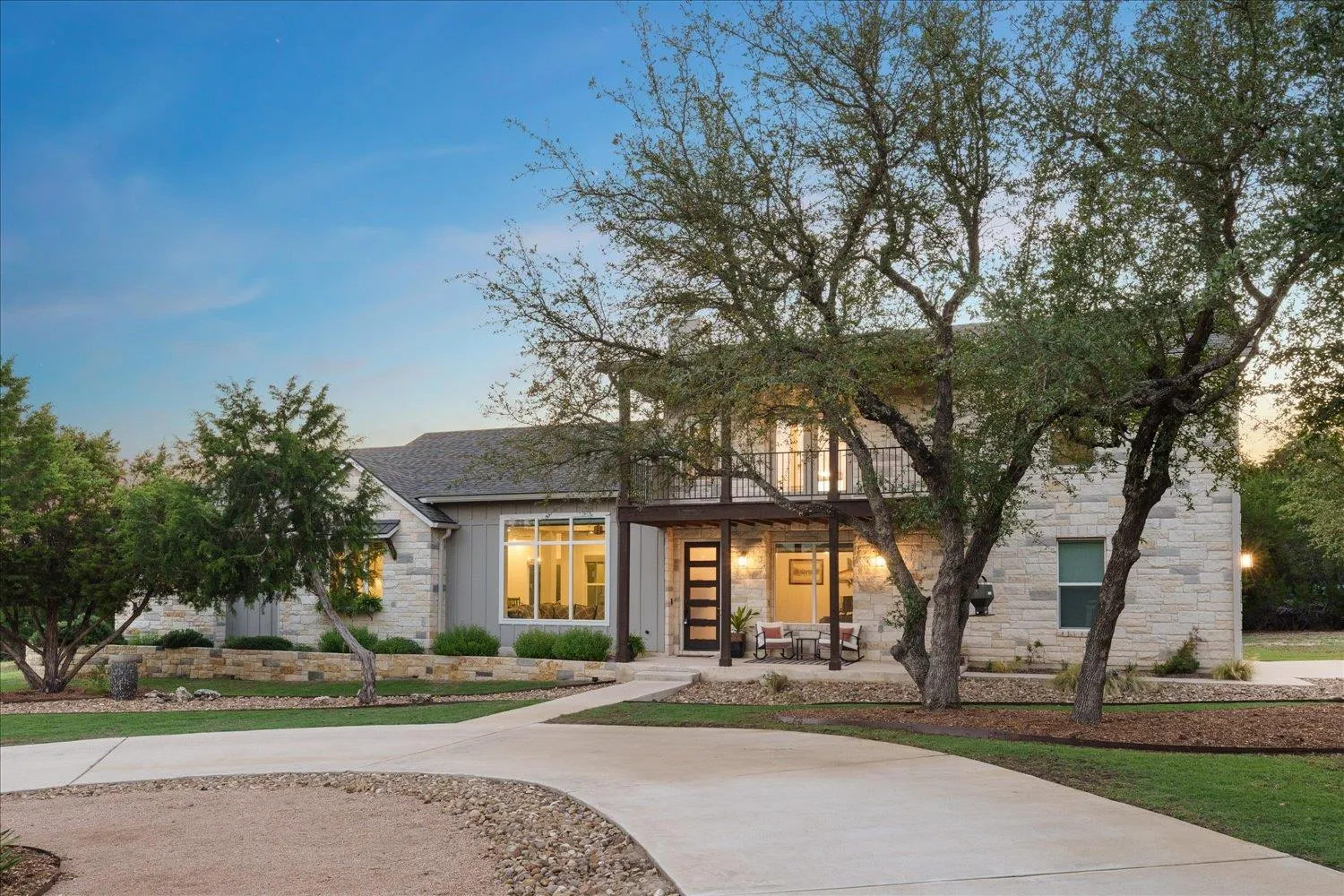 Photo 2 of 625B LAS COLINAS DR