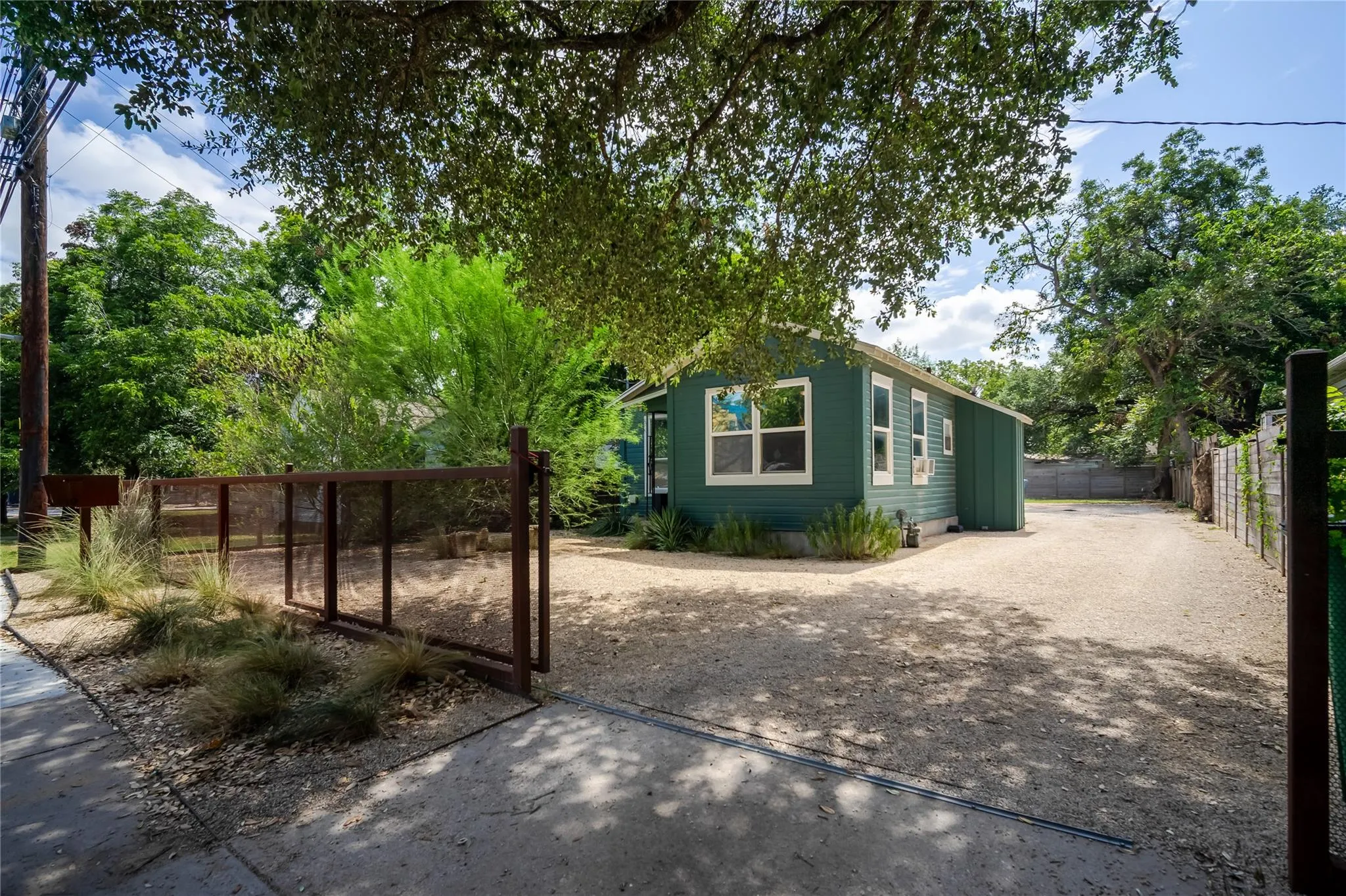 Photo of 719 SPRINGDALE RD, Austin, TX, 78702