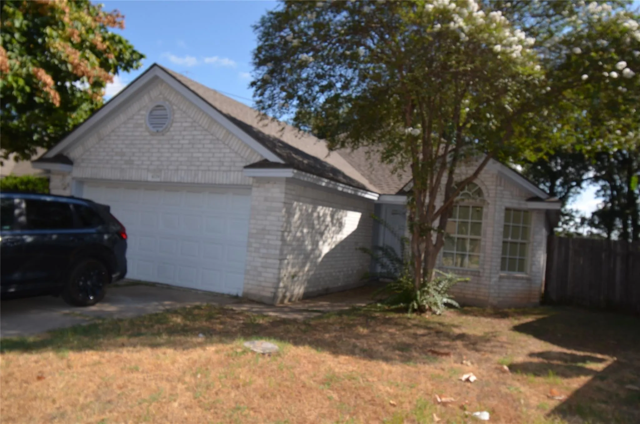 Photo 3 of 4729 CASTLEMAN DR