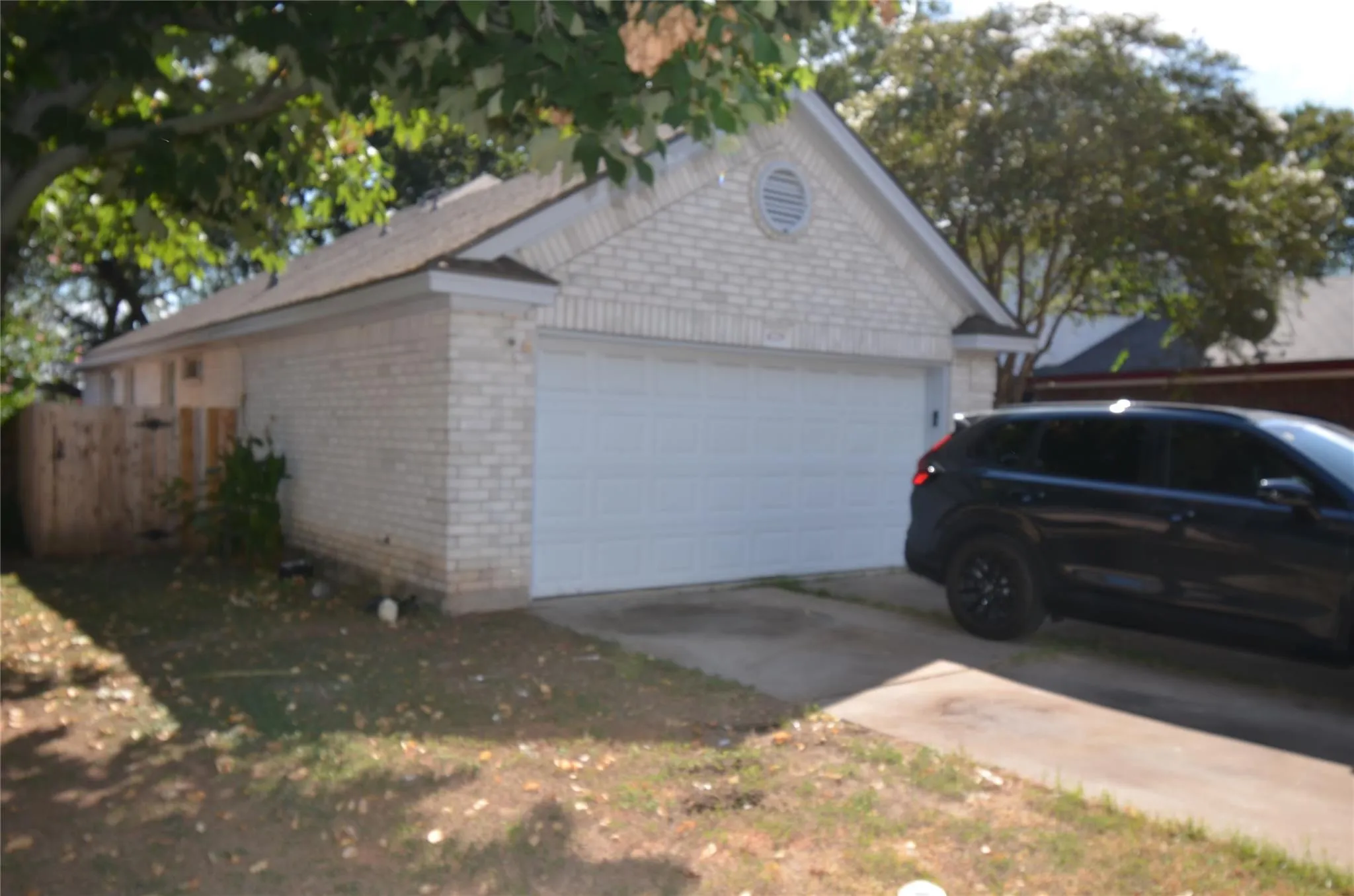Photo 2 of 4729 CASTLEMAN DR