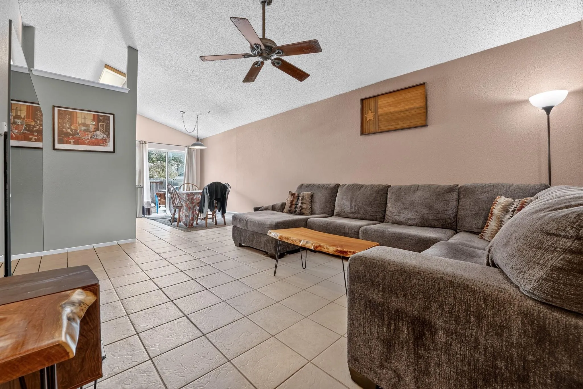 Photo 2 of 1015 E YAGER LN #196