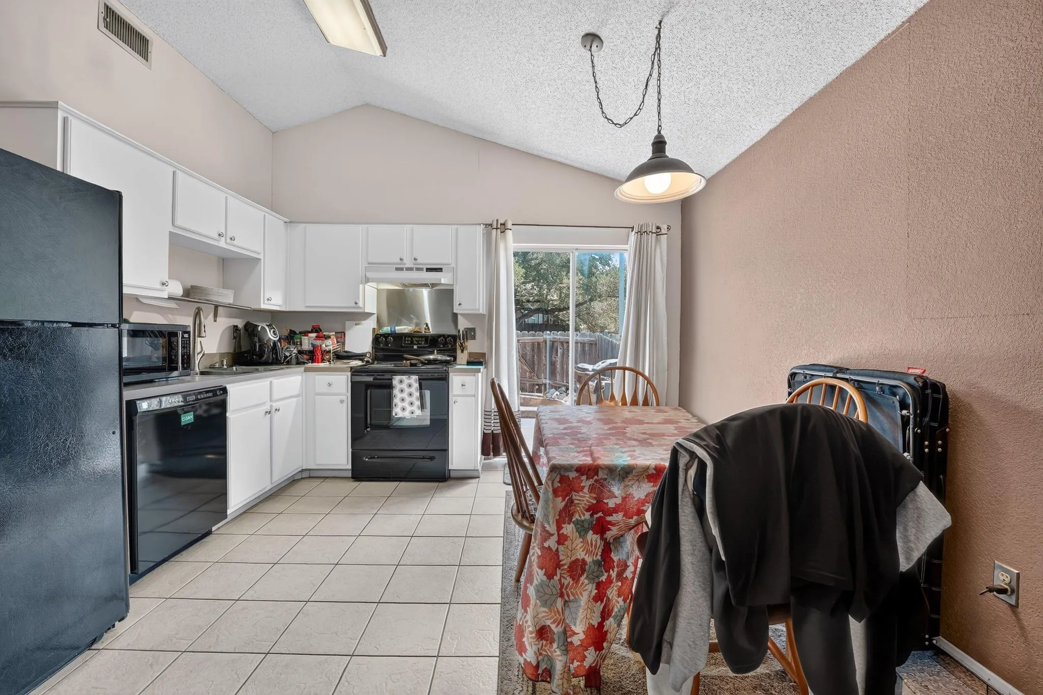 Photo 4 of 1015 E YAGER LN #196