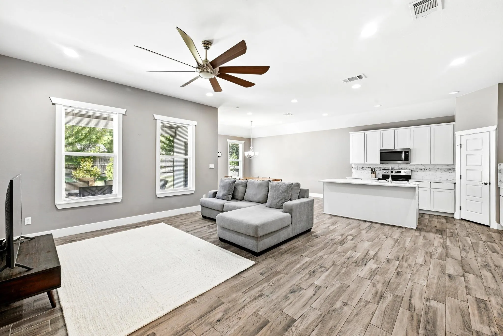 Photo 5 of 210 TAHITIAN DRIVE DR