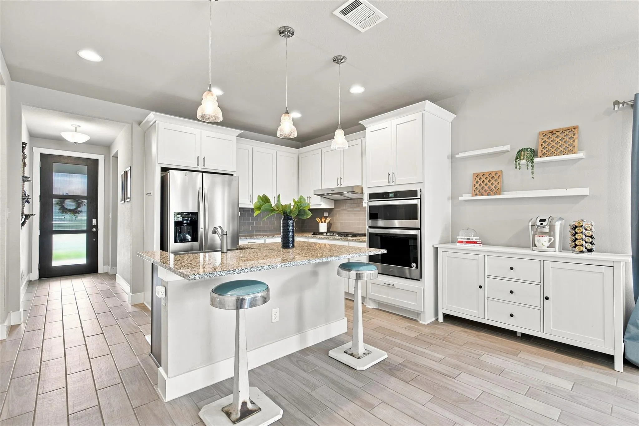 Photo 4 of 208 WINDING HOLLOW LN