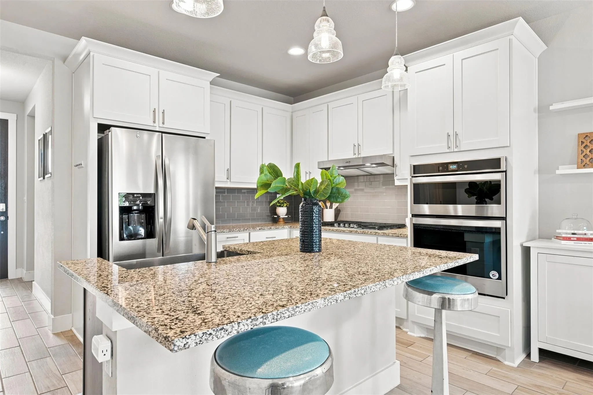 Photo 5 of 208 WINDING HOLLOW LN