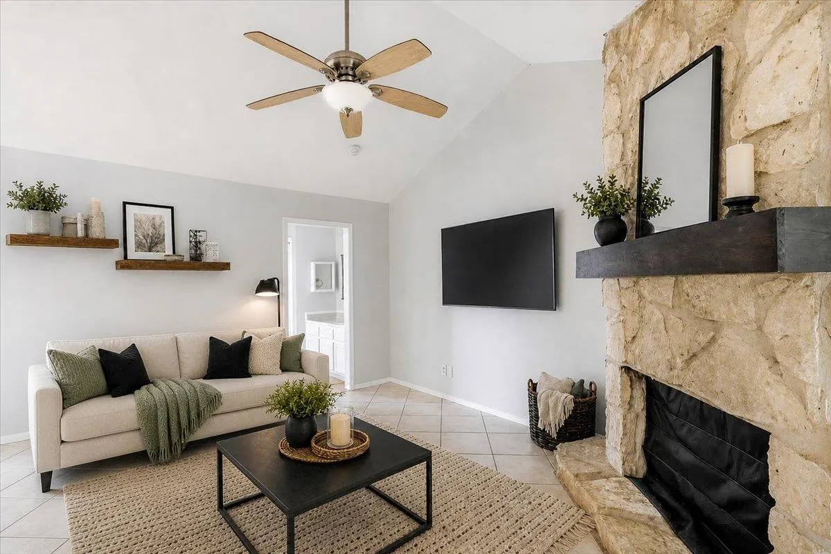 Photo 3 of 4307 S 1ST ST #206