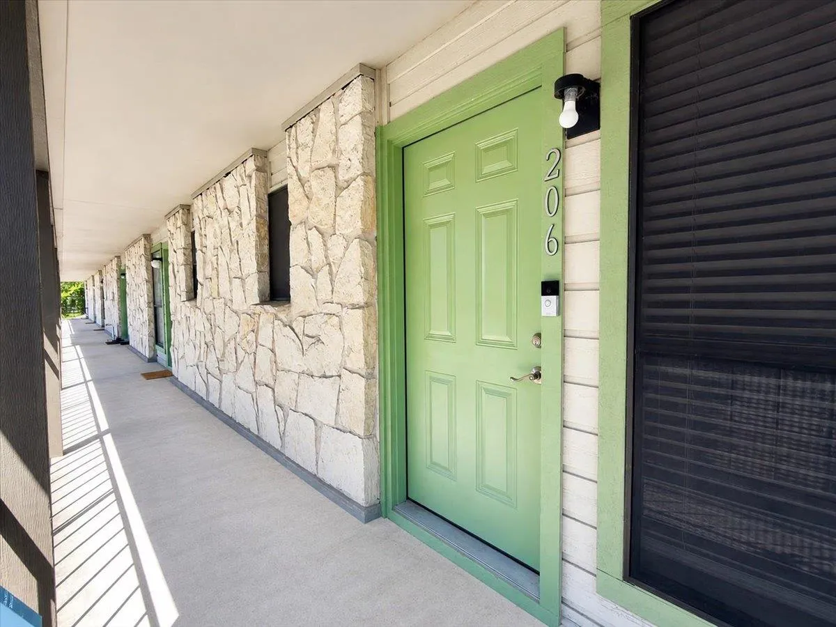 Photo 2 of 4307 S 1ST ST #206