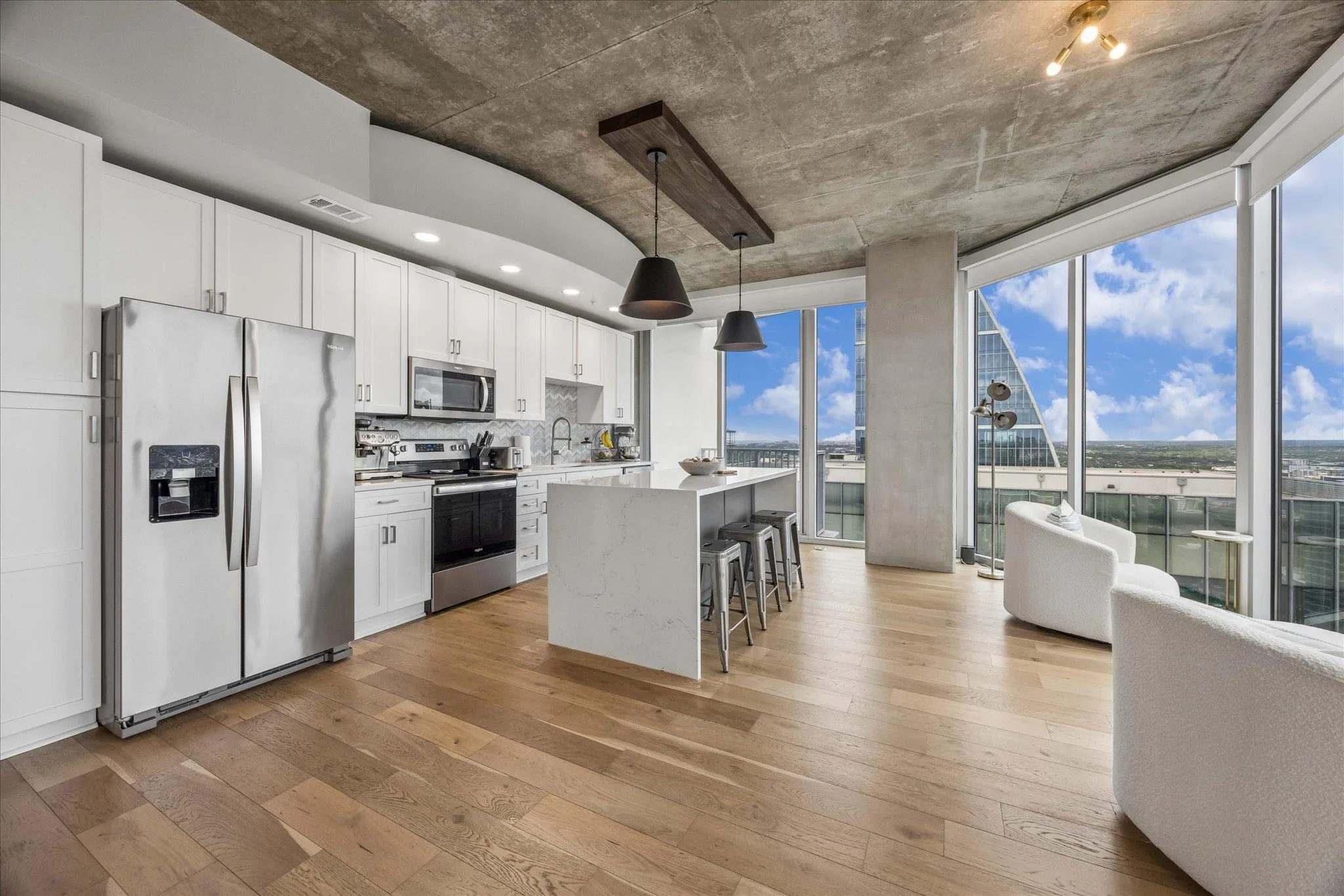 Photo 3 of 360 NUECES ST #3702